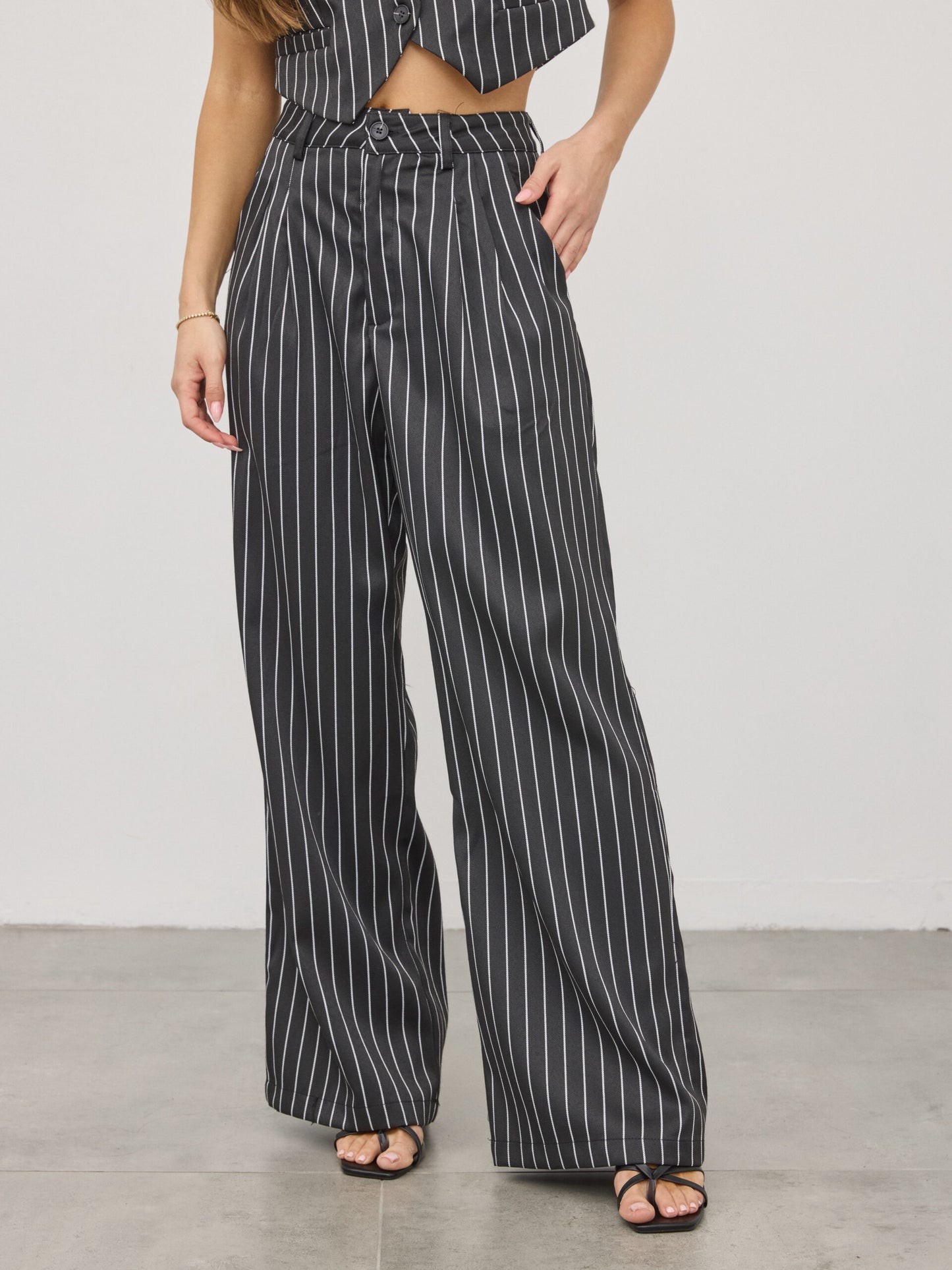 מכנסיים מחוייטים פסים ארין | שחור