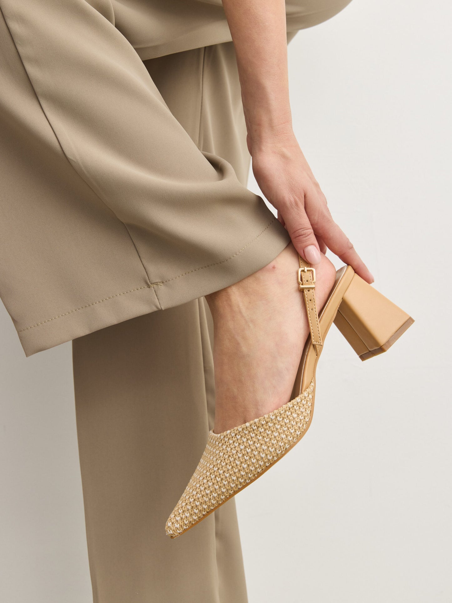 נעלי עקב נולאן | קש