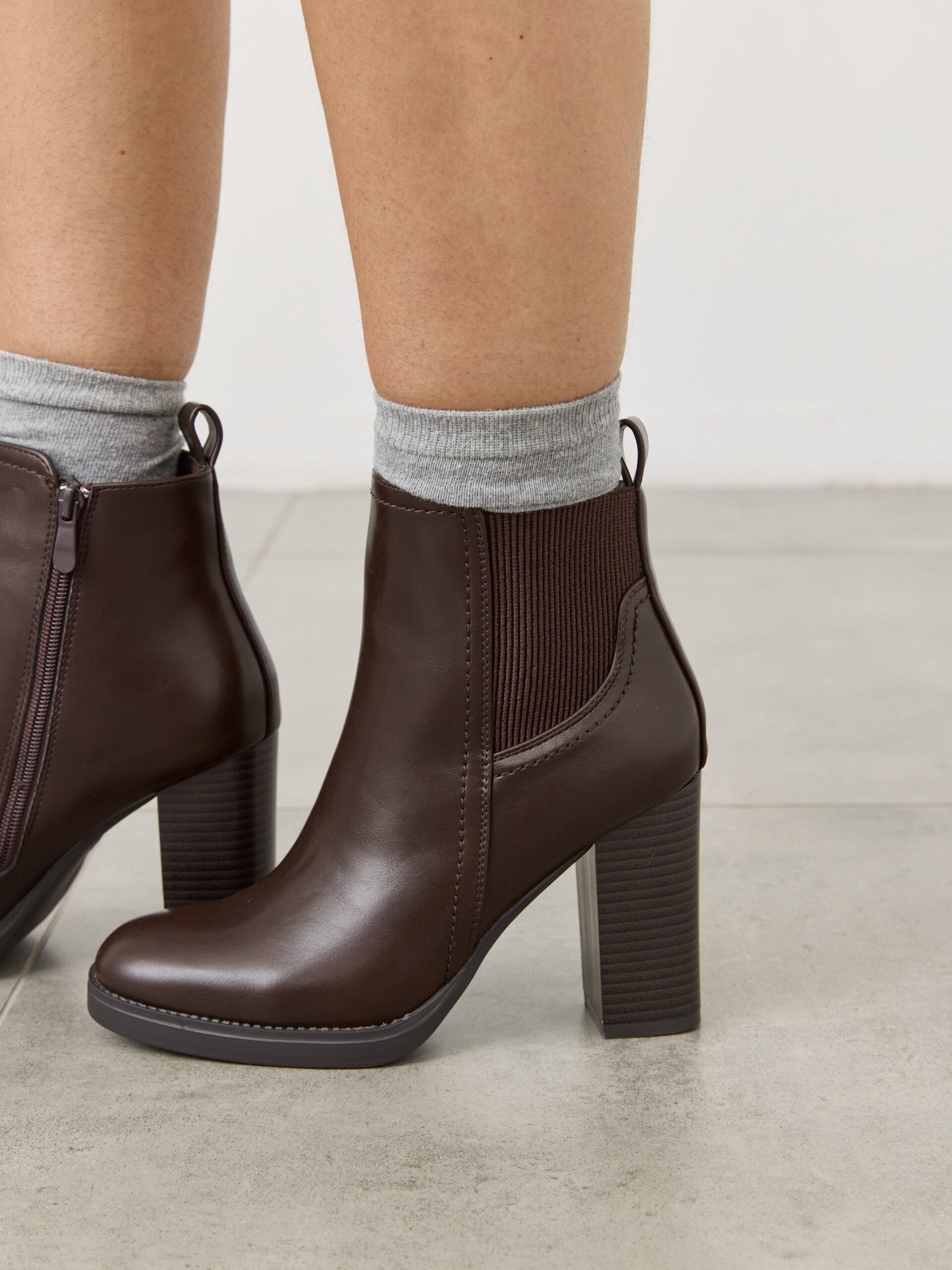 מגפוני עקב טריס | חום