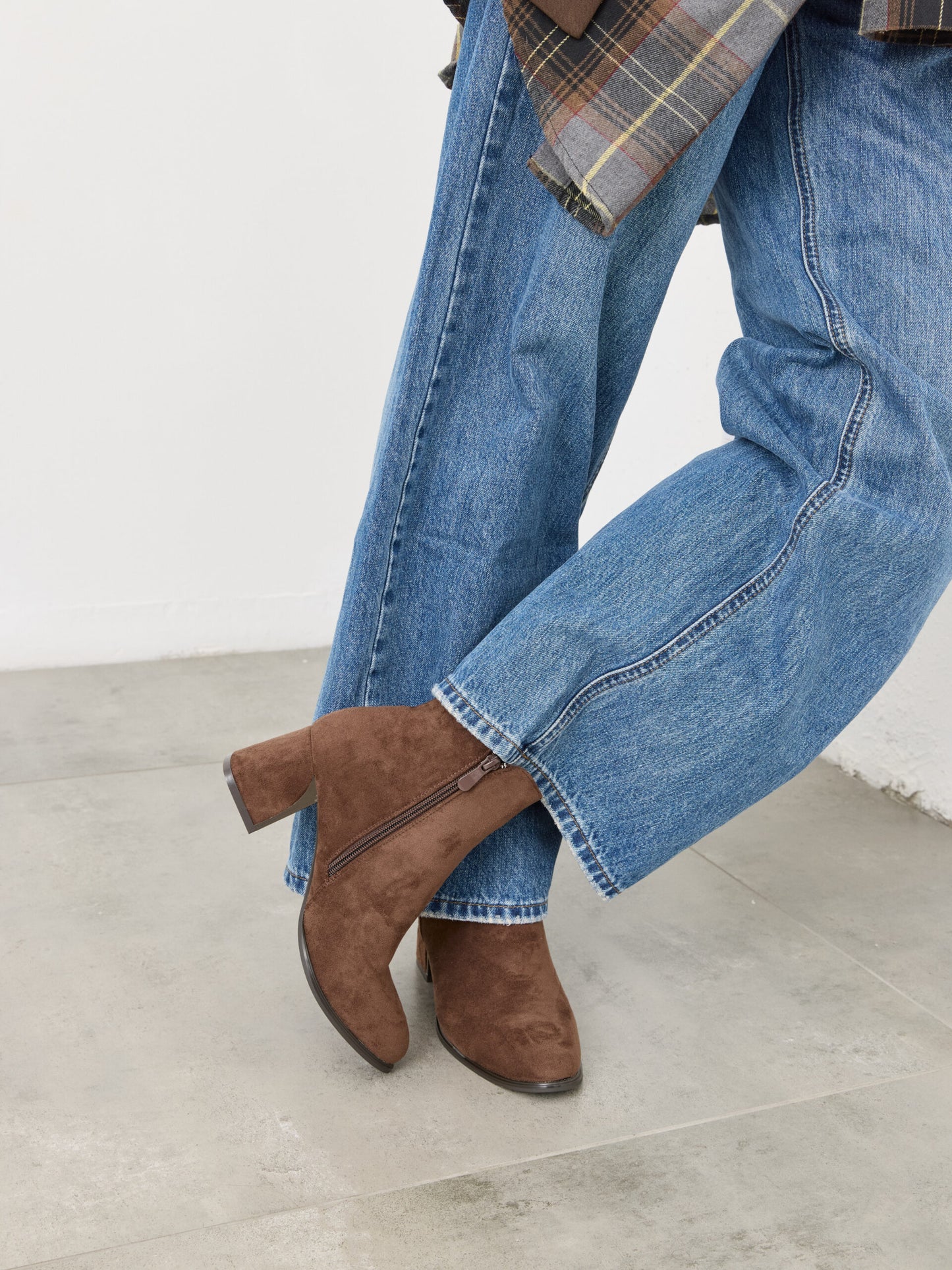 מגפוני עקב דמוי זמש מרליס | חום