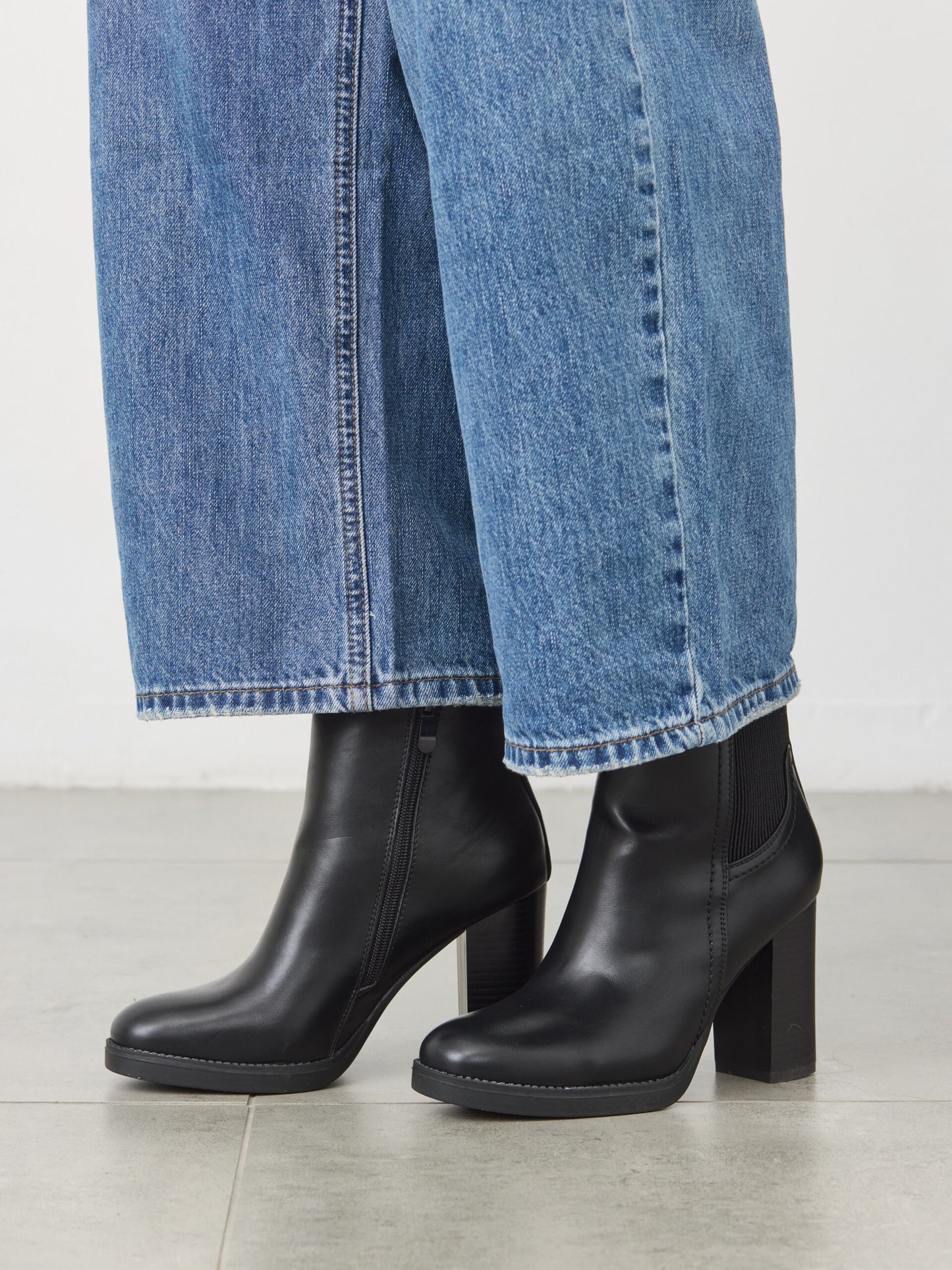 מגפוני עקב טריס | שחור