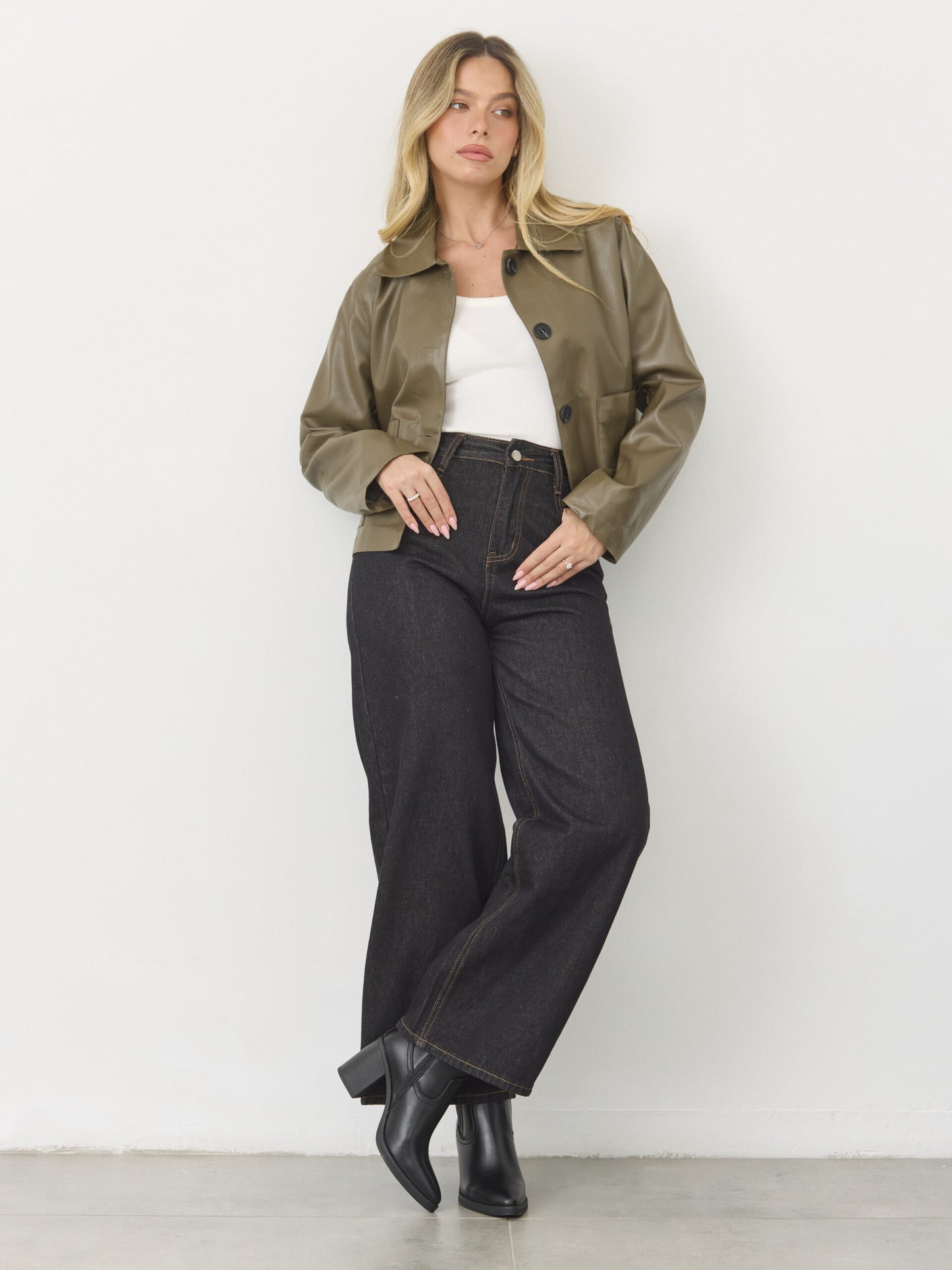 מגפוני עקב שפיץ קארל | שחור