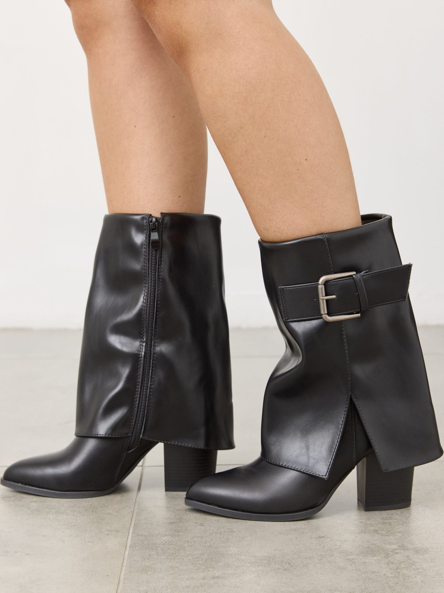 מגפי עקב אבזם מיסט | שחור