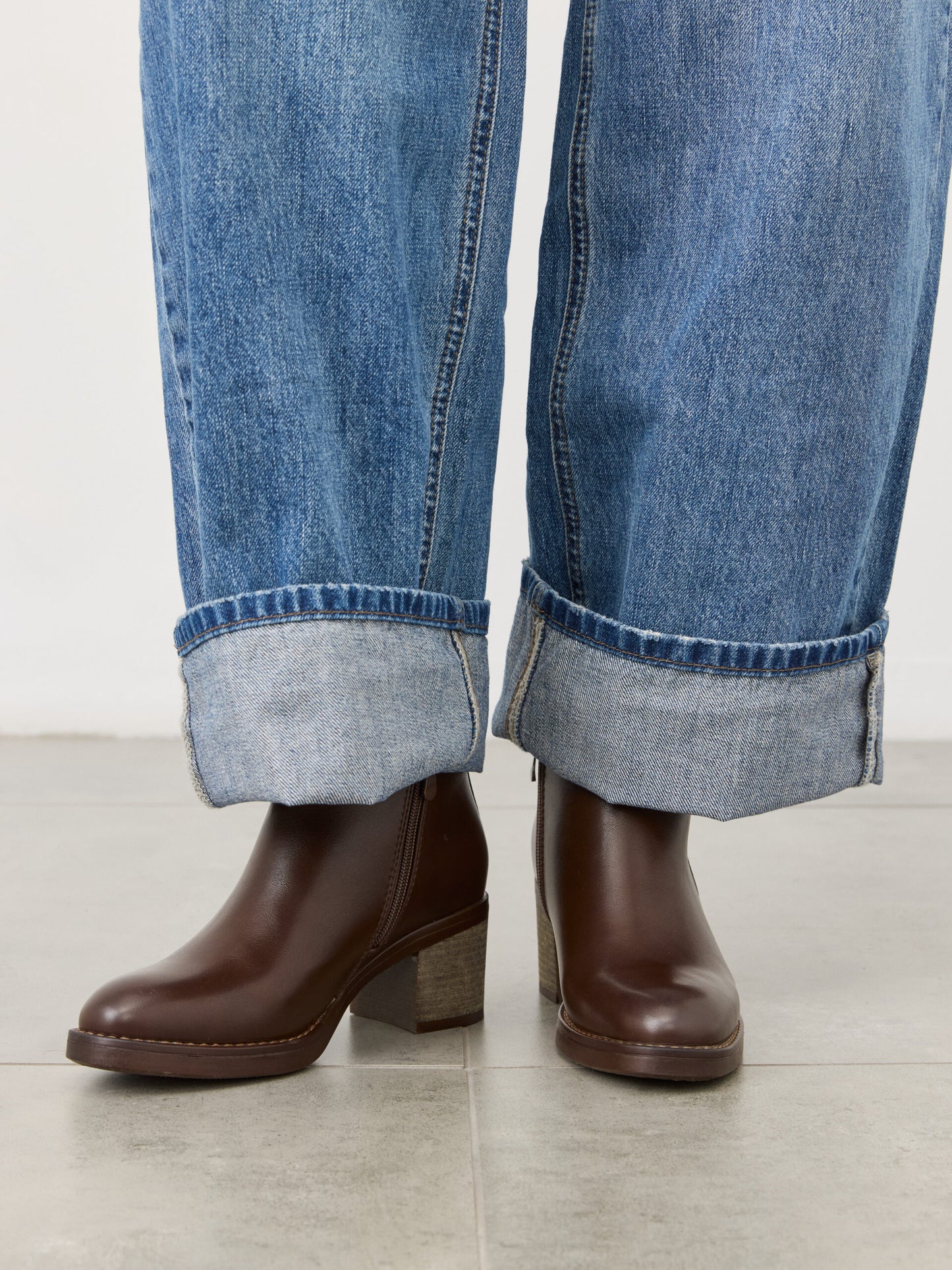 מגפוני עקב  ליברי | חום