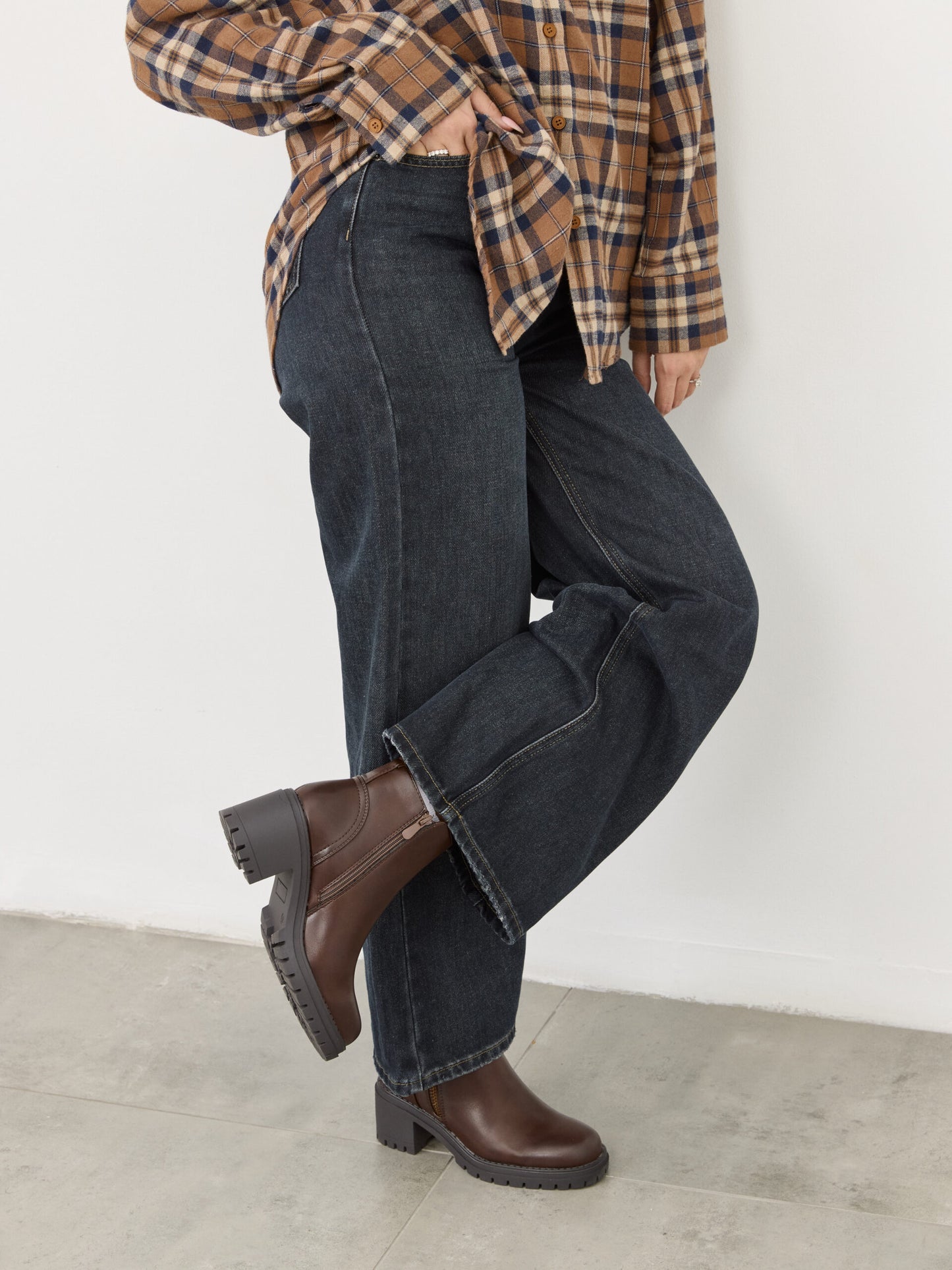 מגפוני סוליית טרקטור עקב סיינט | חום