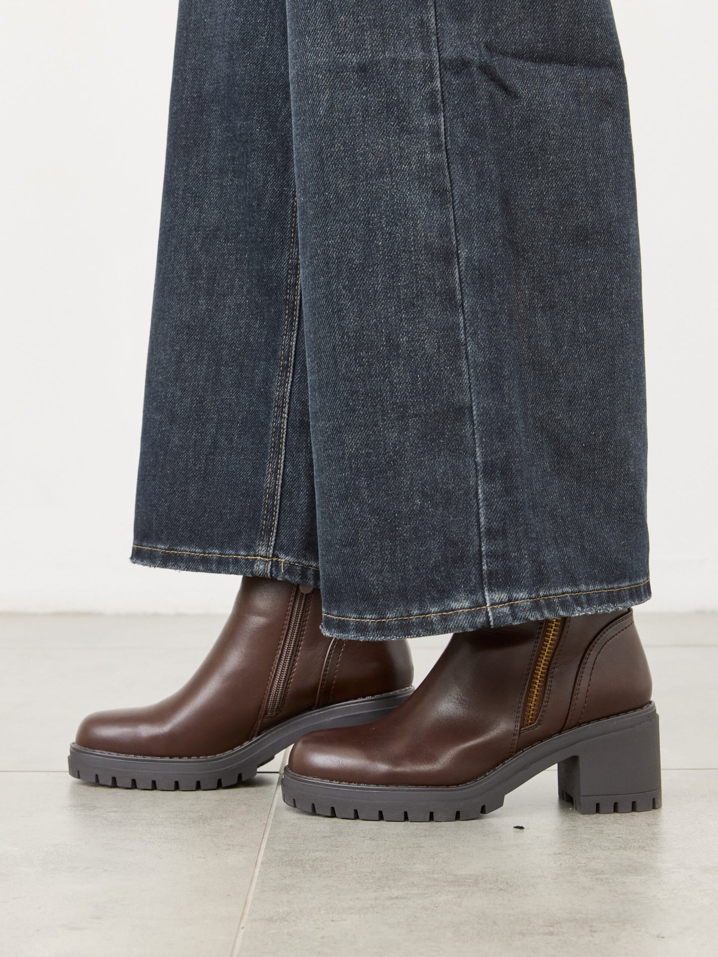 מגפוני סוליית טרקטור עקב סיינט | חום