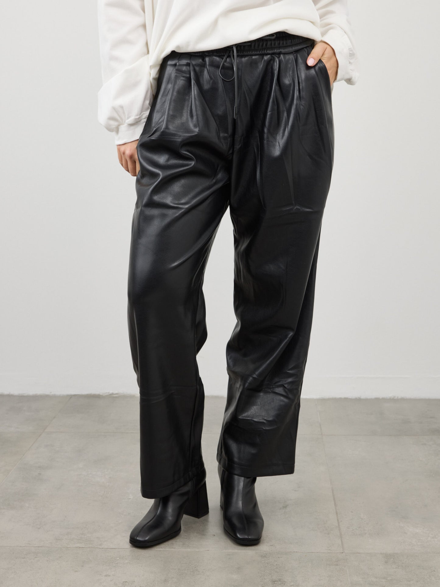 מכנסיים דמוי עור ארוכים דמי | שחור