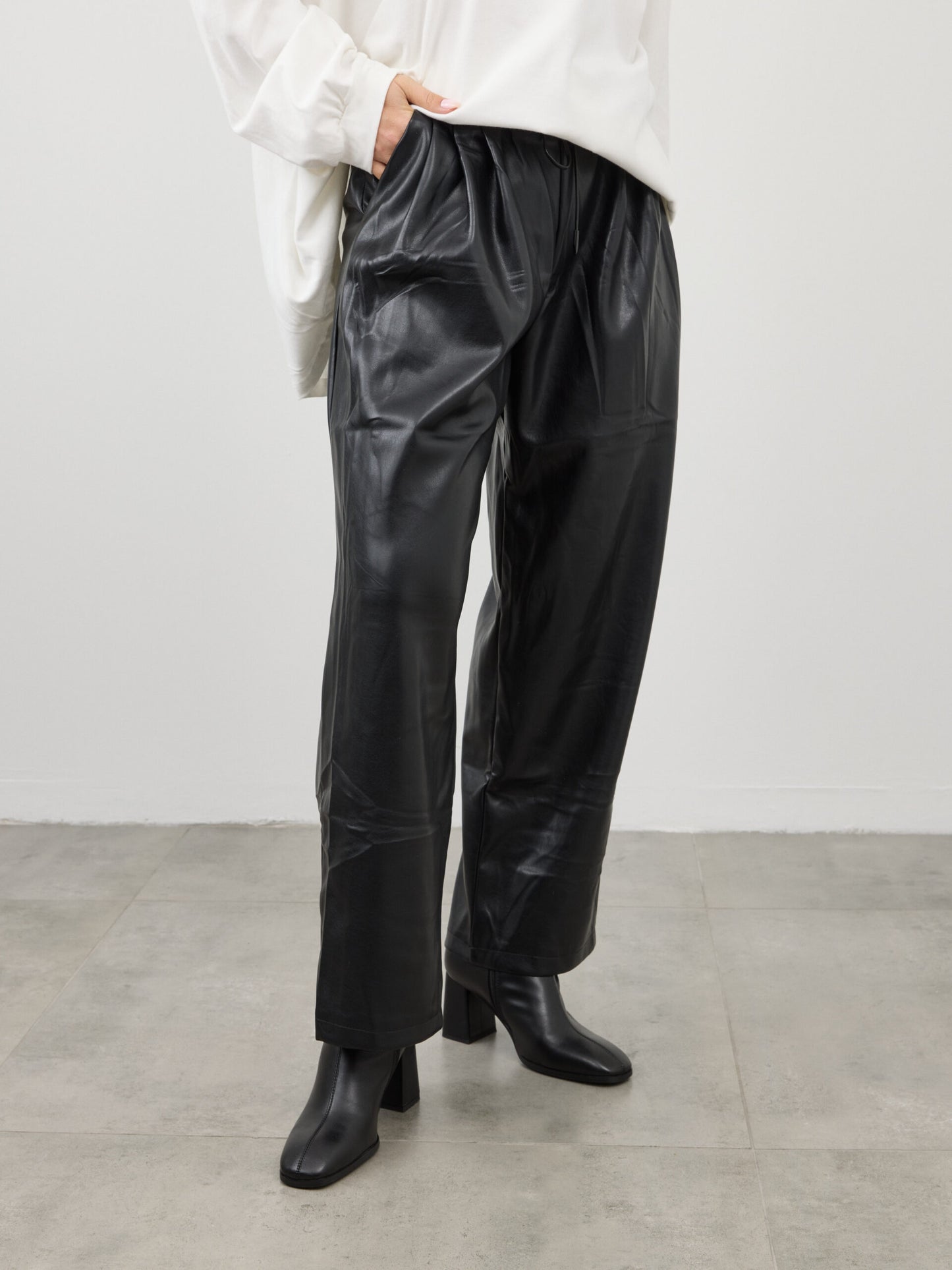 מכנסיים דמוי עור ארוכים דמי | שחור