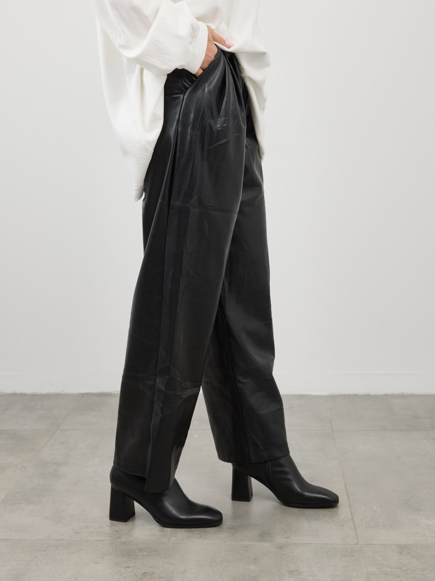 מכנסיים דמוי עור ארוכים דמי | שחור