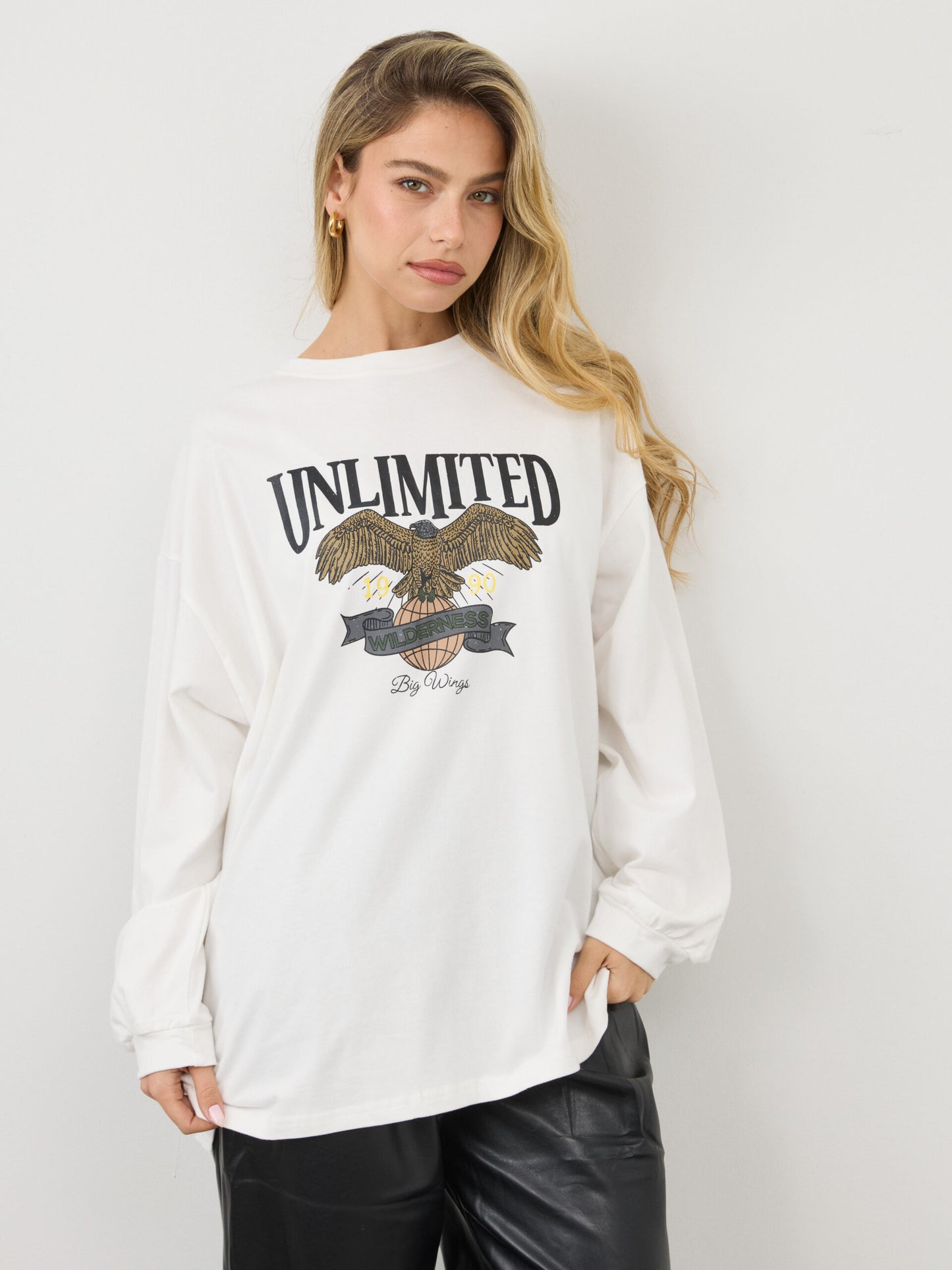 טישירט אוברסייז UNLIMTED | לבן