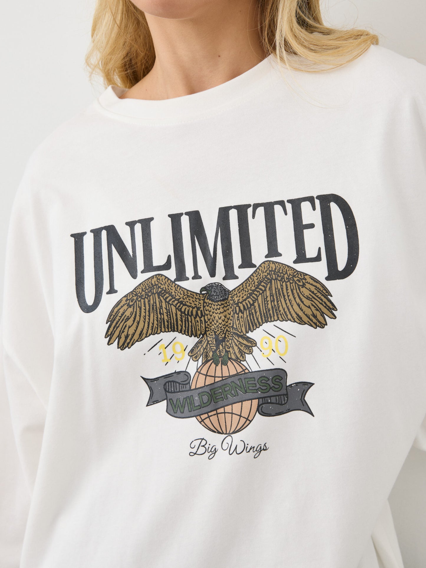 טישירט אוברסייז UNLIMTED | לבן