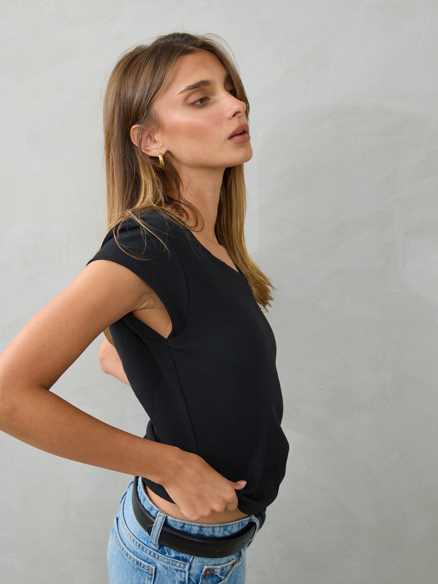 חולצת בייסיק שילי | שחור