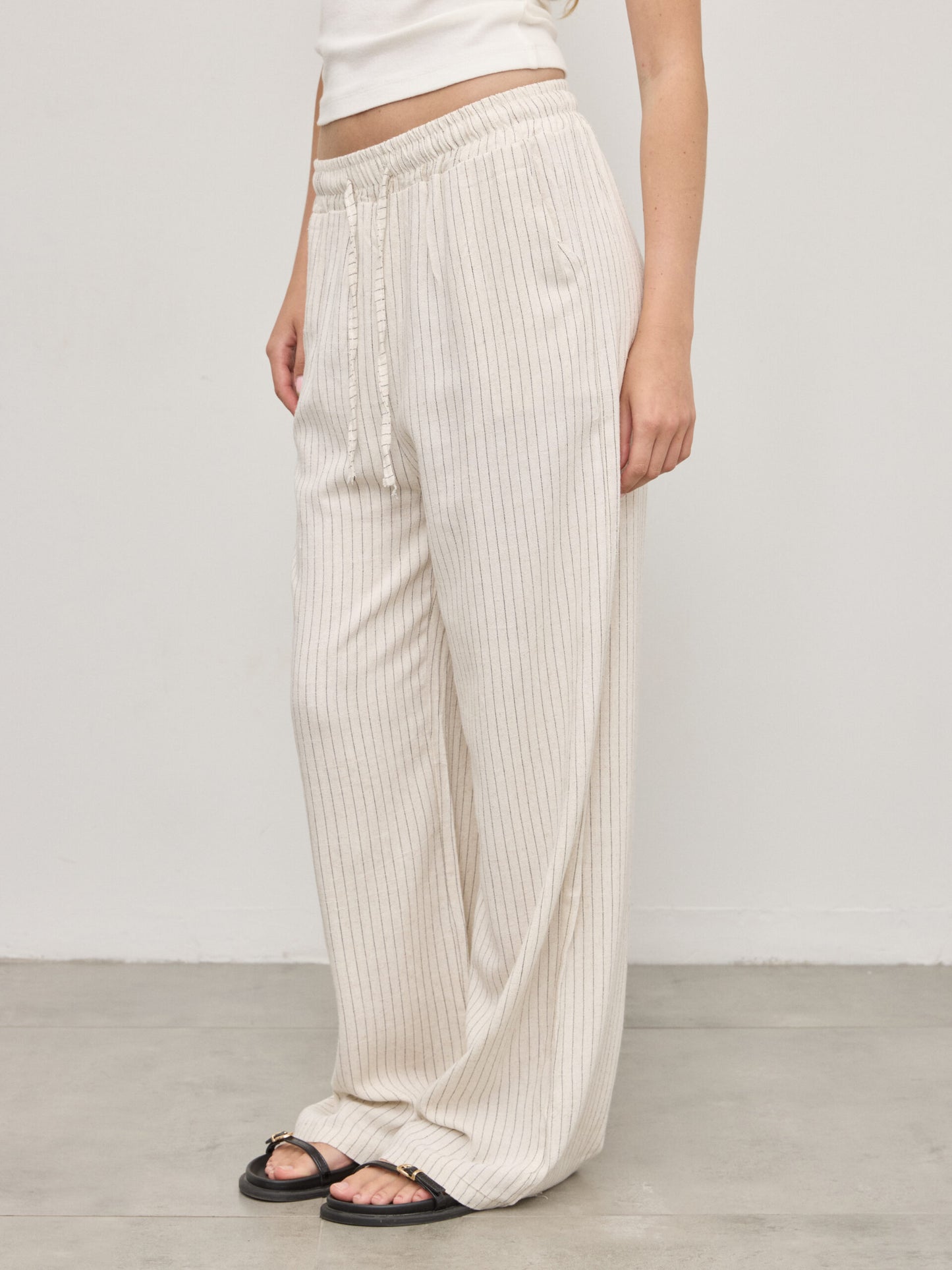 מכנסי פשתן פסים אמילי | בז'