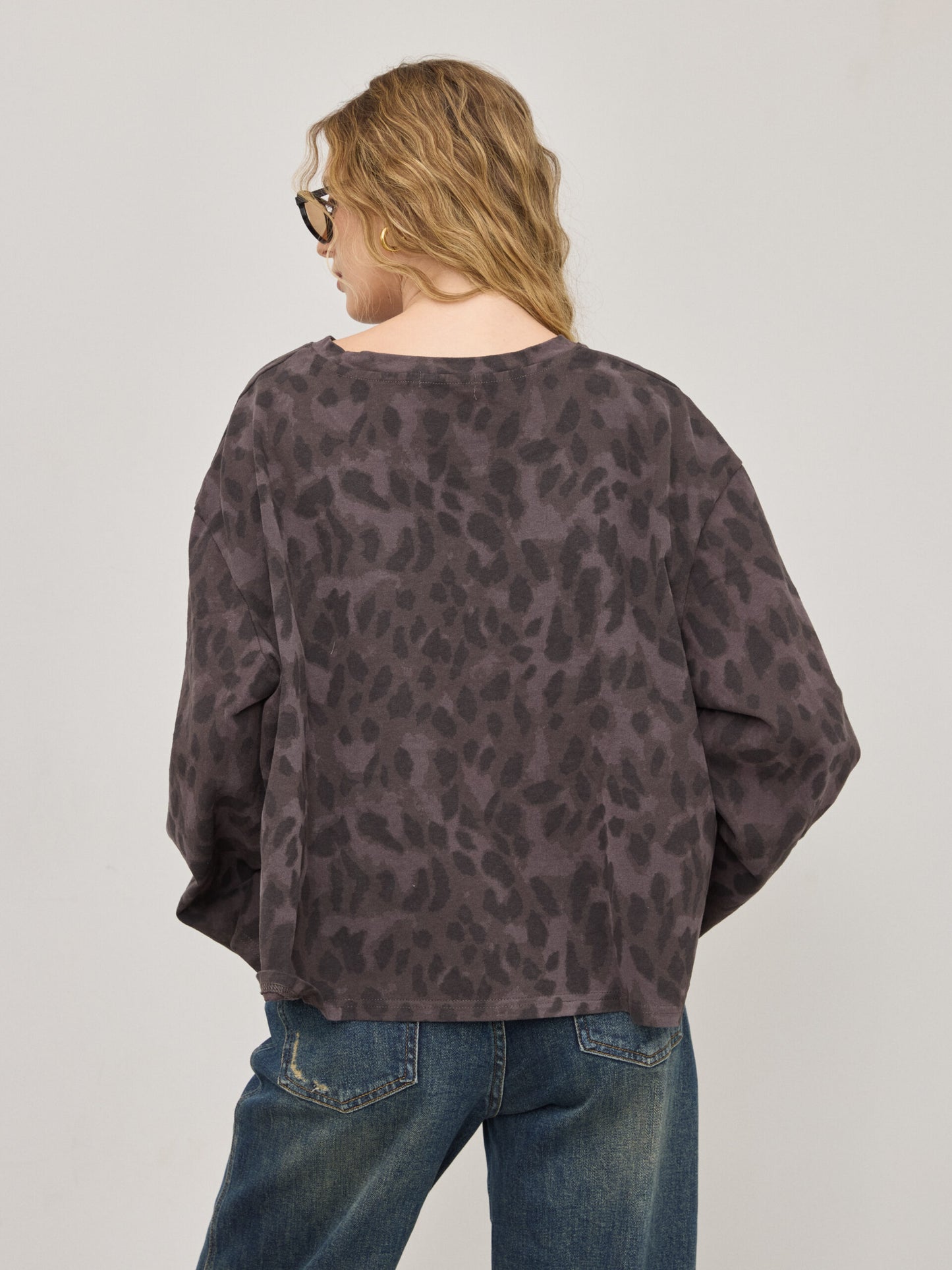 טישירט שרוול ארוך הדפס מנומר לנדון | אפור