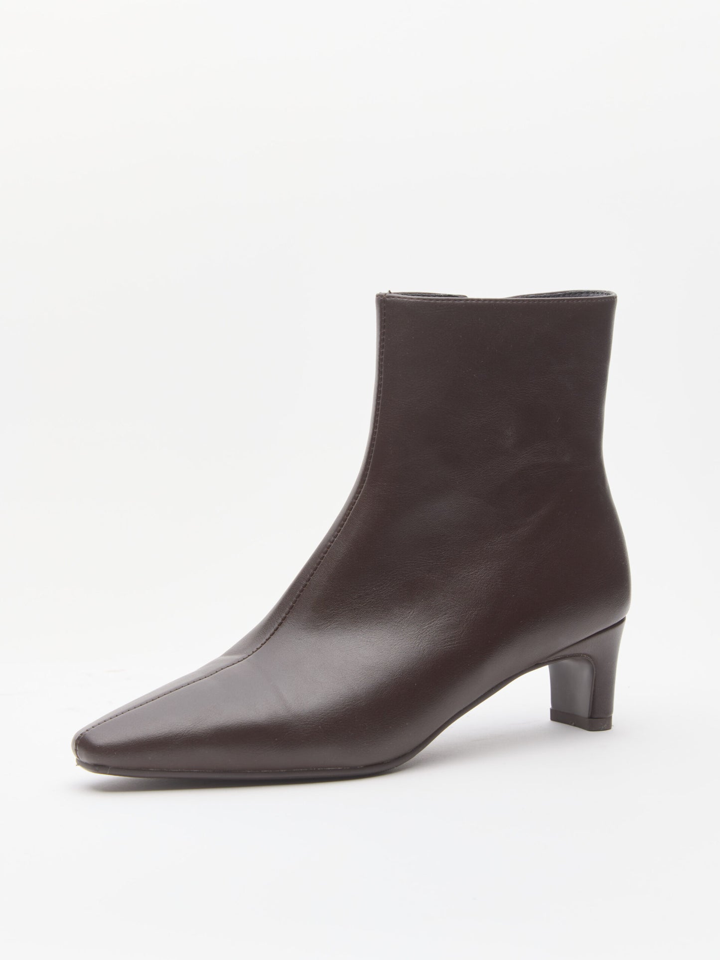 מגפוני עקב שפיץ פלר | חום