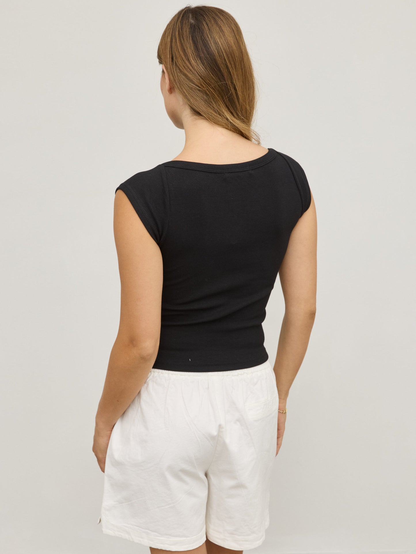 טישירט בייסיק זואי | שחור