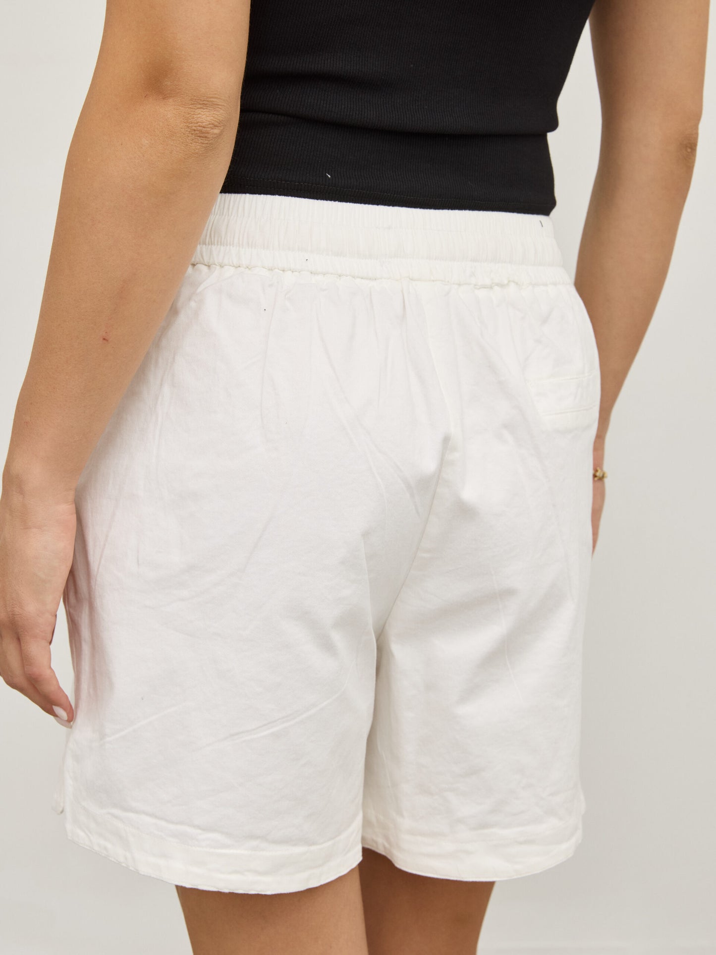 מכנסיים קצרים קורי | לבן