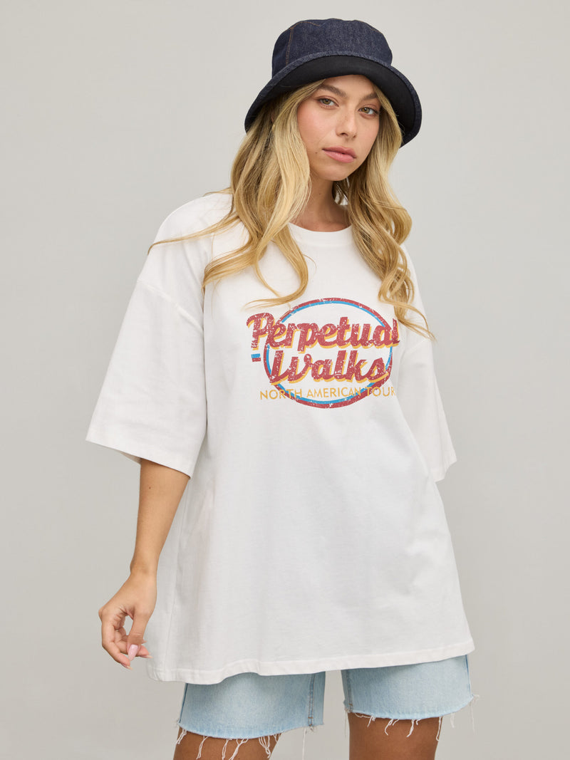 טישירט אוברסייז פרינט PERPETUAL WALKS | לבן