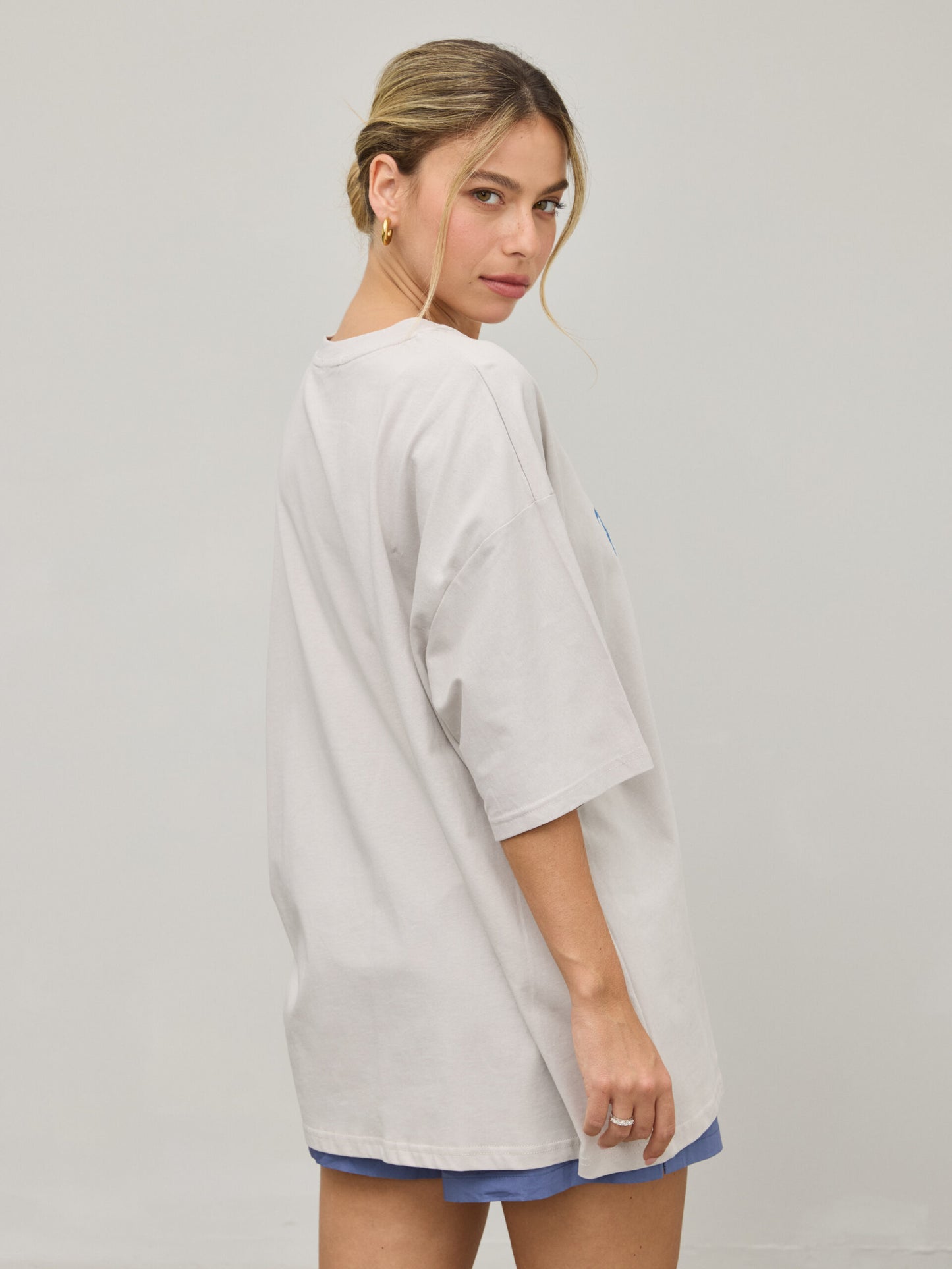 טישירט אוברסייז פרינט PERPETUAL WALKS | אפור