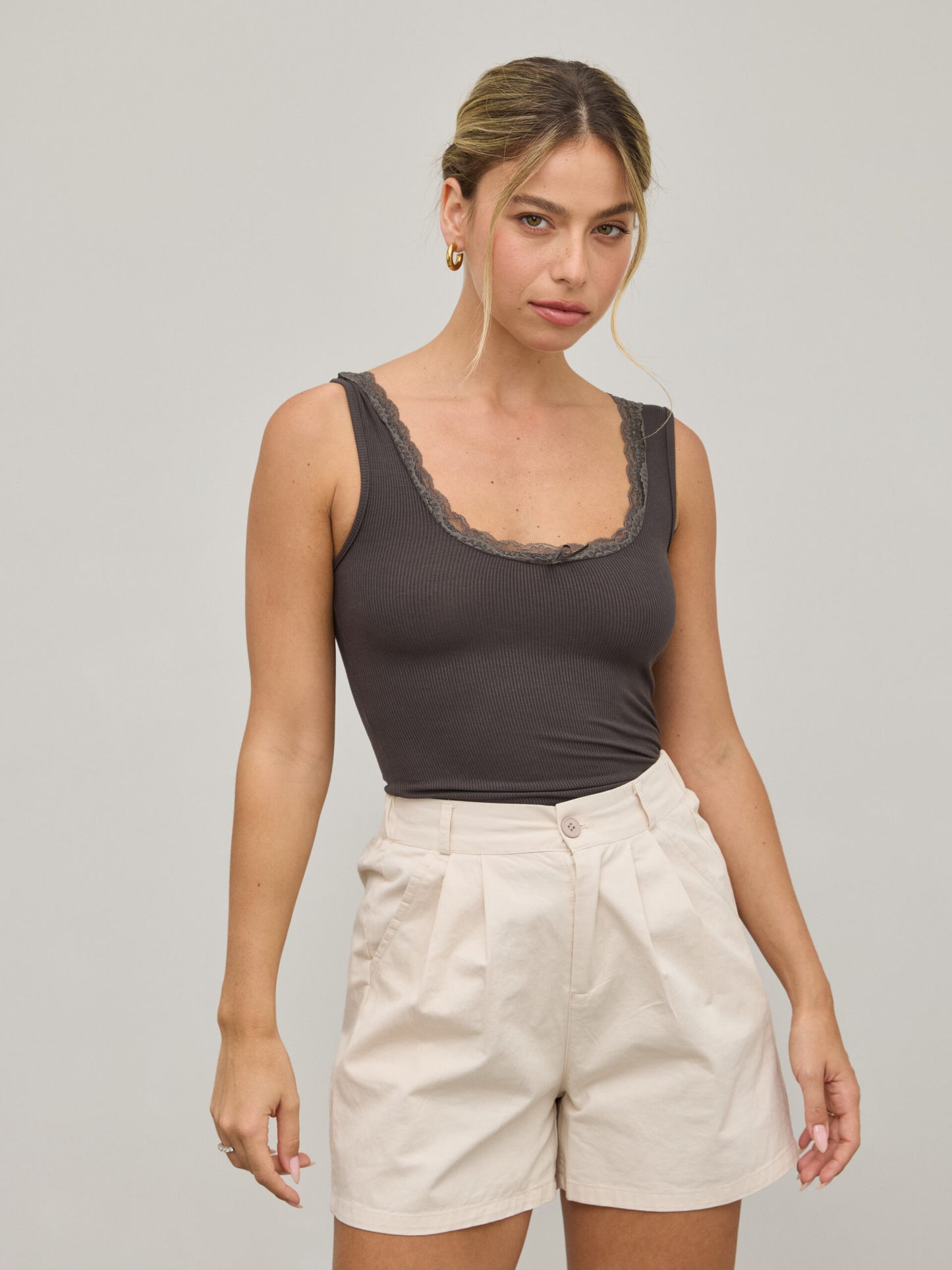 גופיית תחרה טילי | אפור כהה