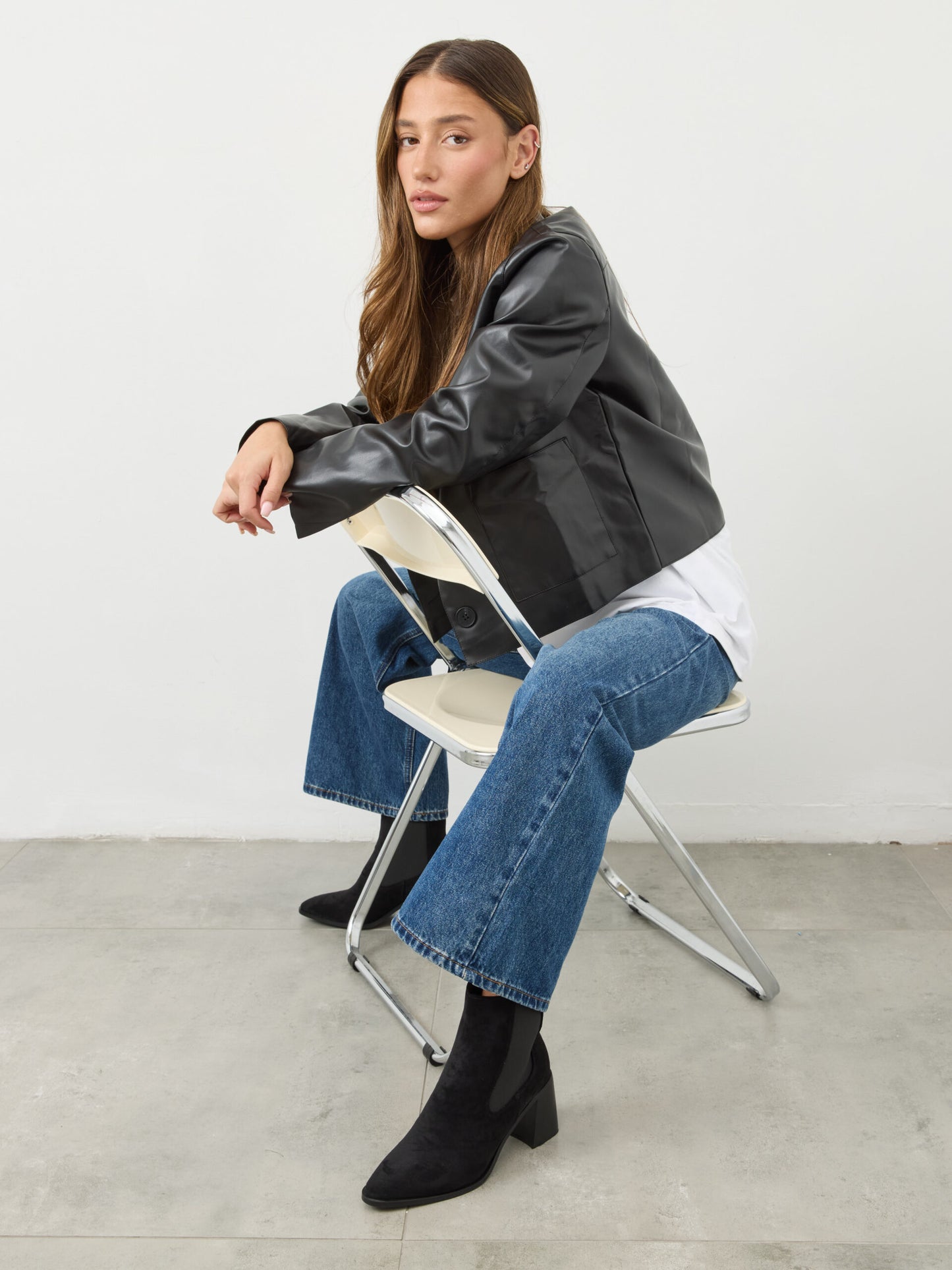 מגפוני עקב שפיץ דמוי זמש מארי | שחור