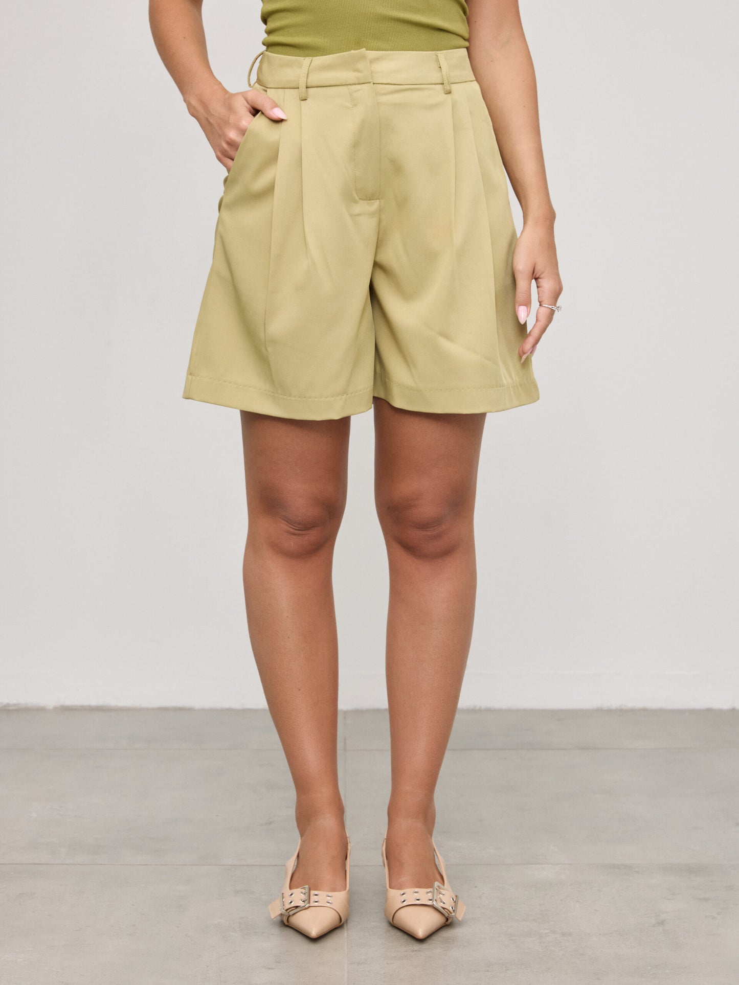 מכנסי ברמודה מחוייטים קיאנו | ירוק