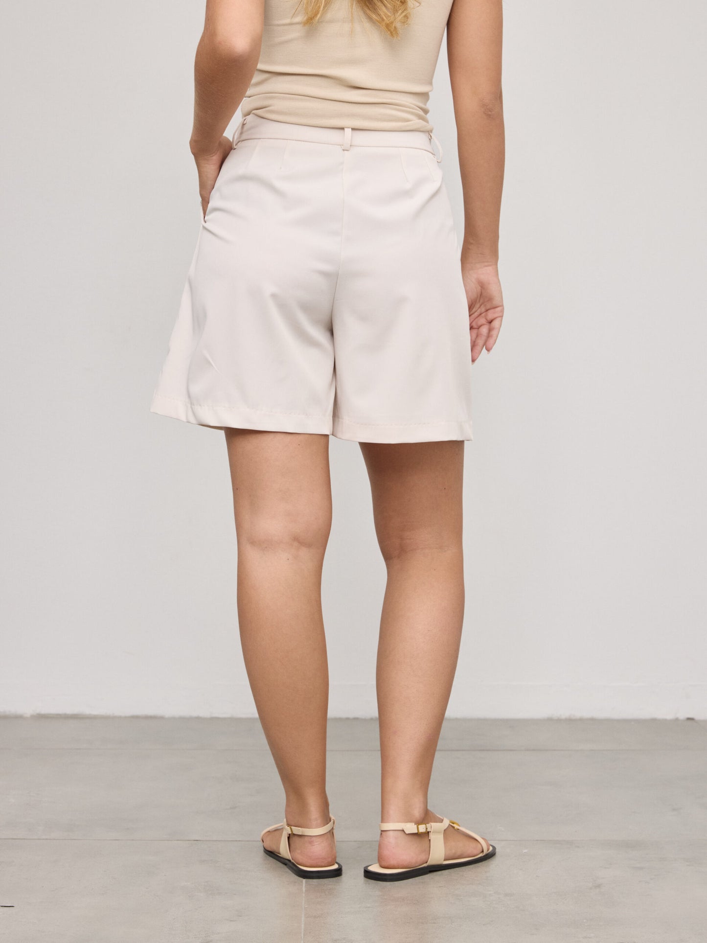 מכנסי ברמודה מחוייטים קיאנו | בז'