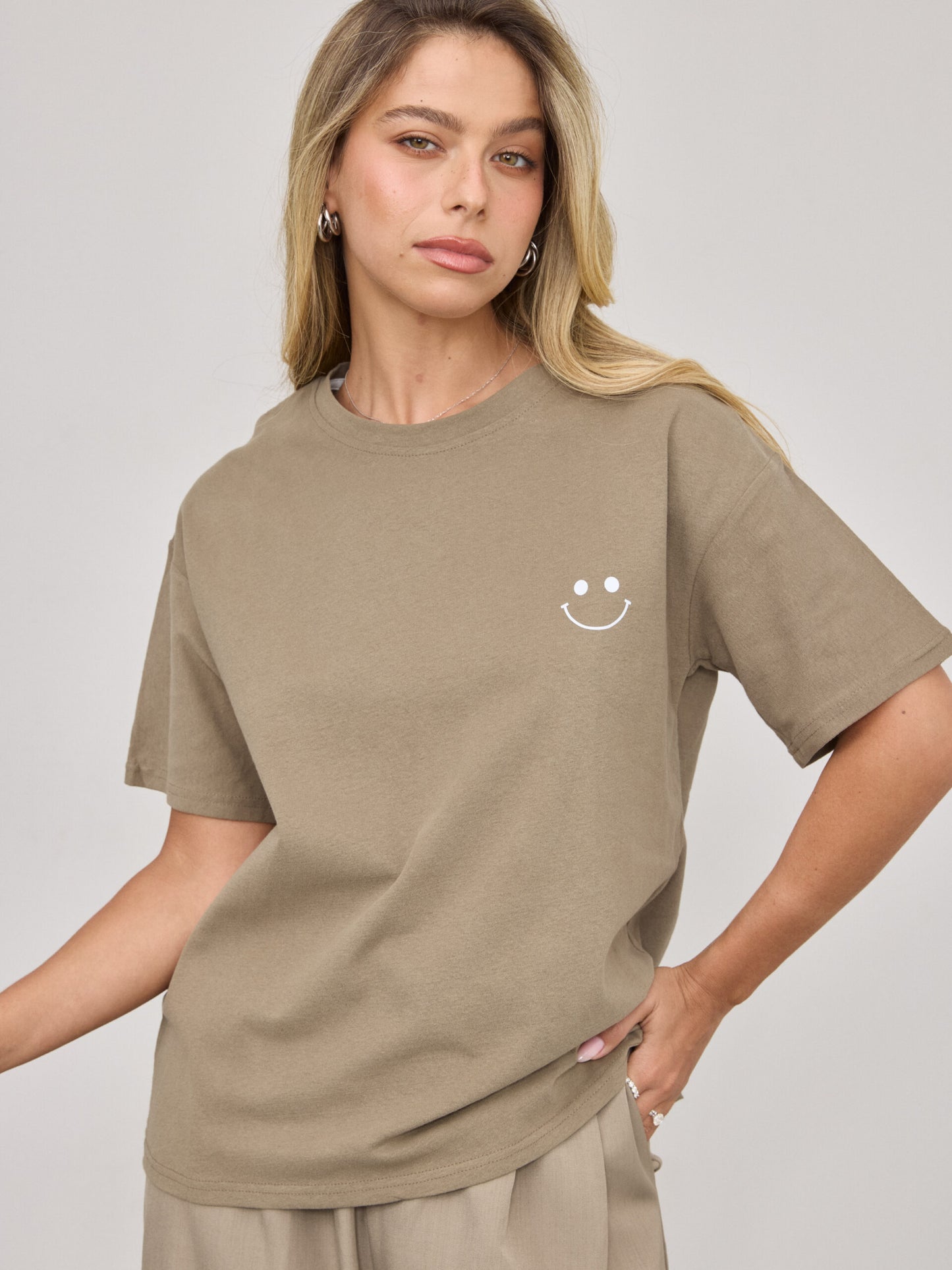 טישירט הדפס סמיילי הוליס | ירוק