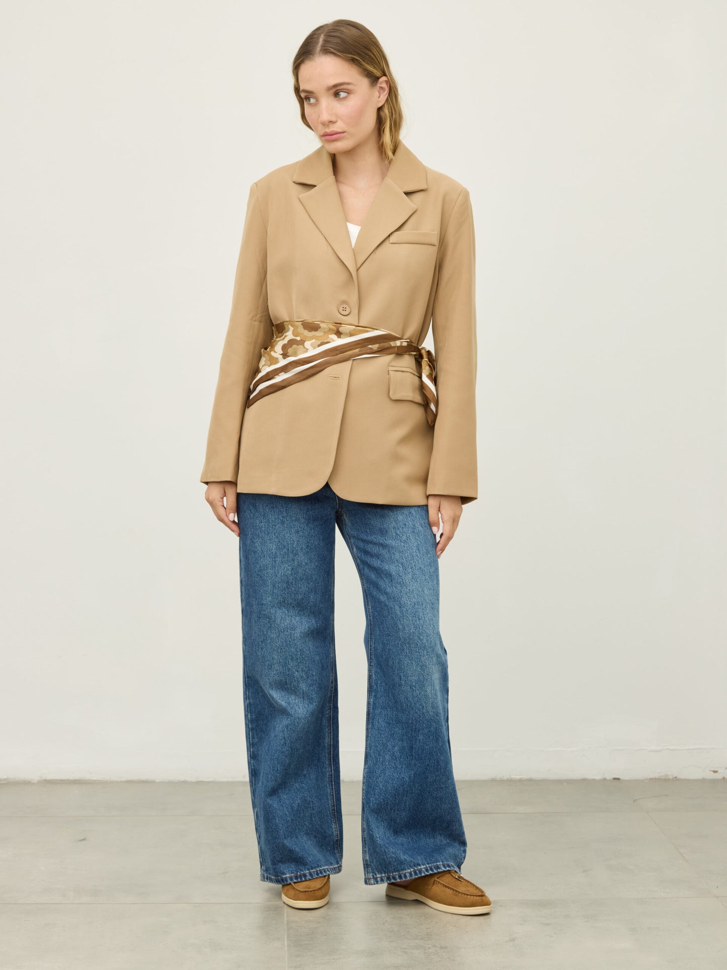 בלייזר מחוייט סיינה | בז'