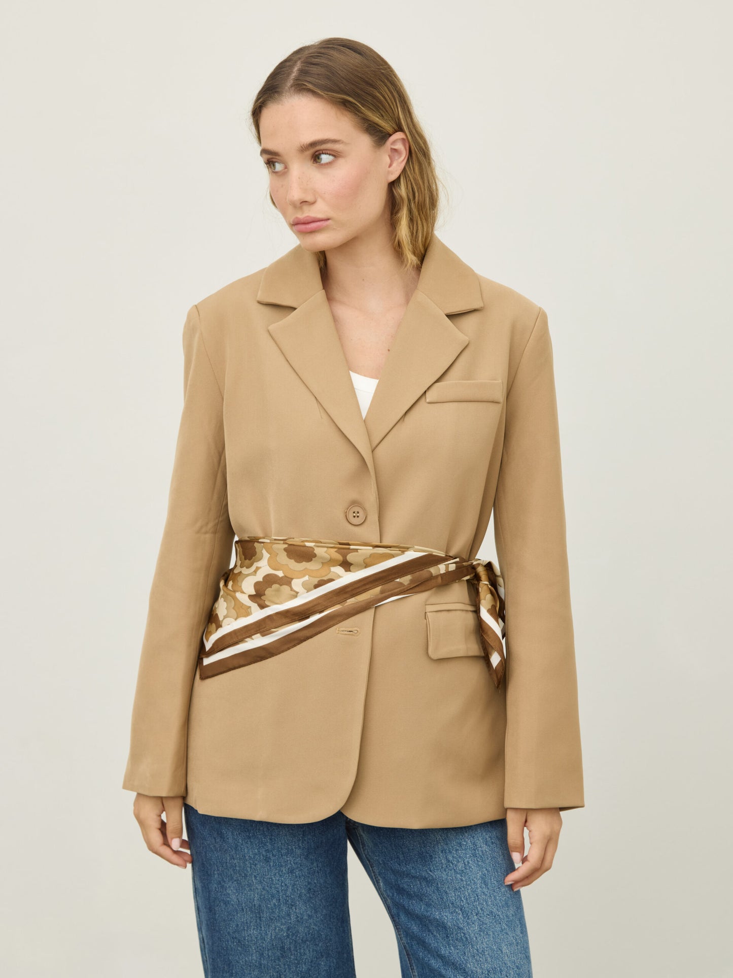 בלייזר מחוייט סיינה | בז'