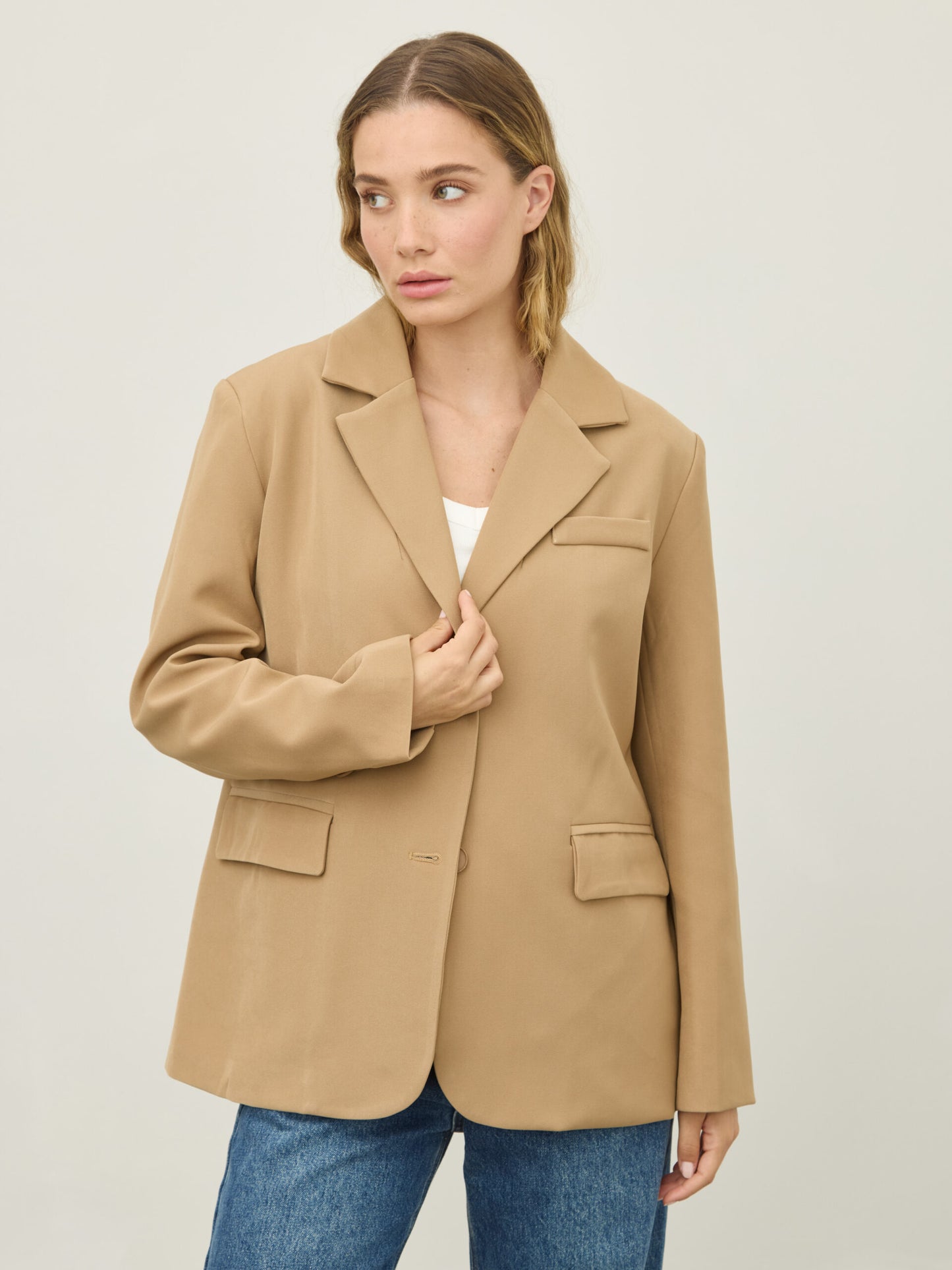 בלייזר מחוייט סיינה | בז'