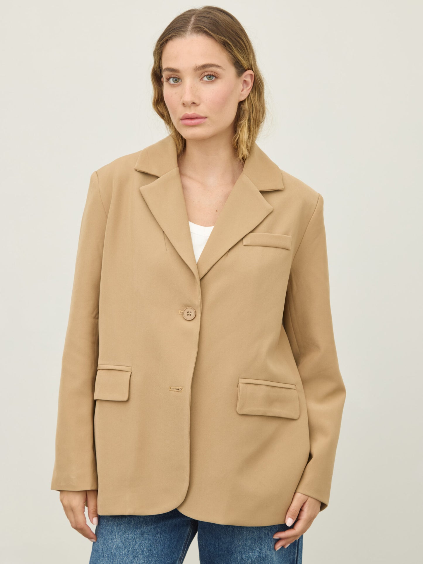 בלייזר מחוייט סיינה | בז'