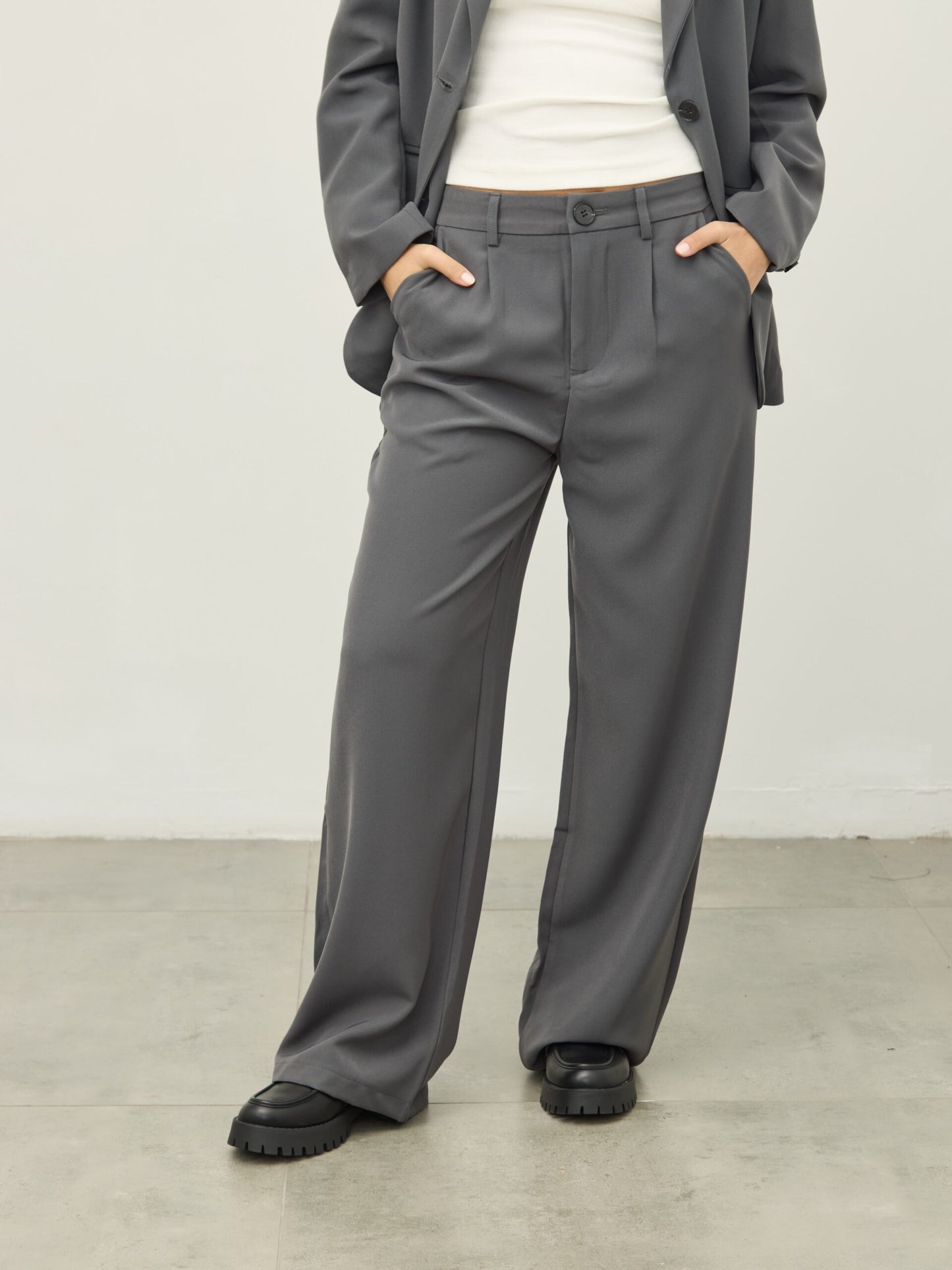 מכנסיים מחוייטים סיינה | אפור