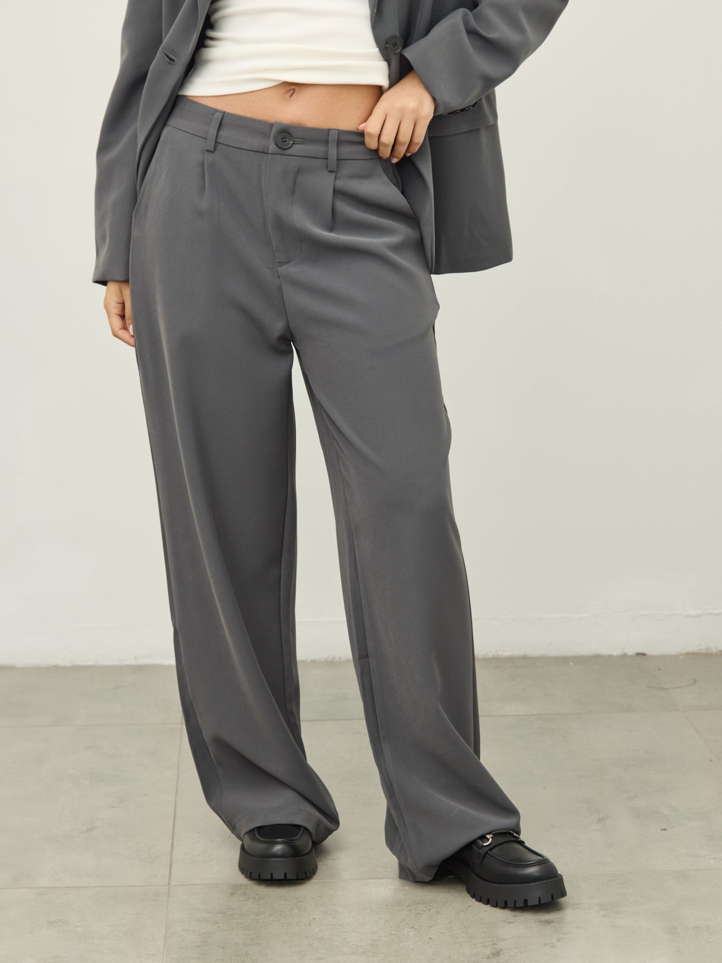 מכנסיים מחוייטים סיינה | אפור