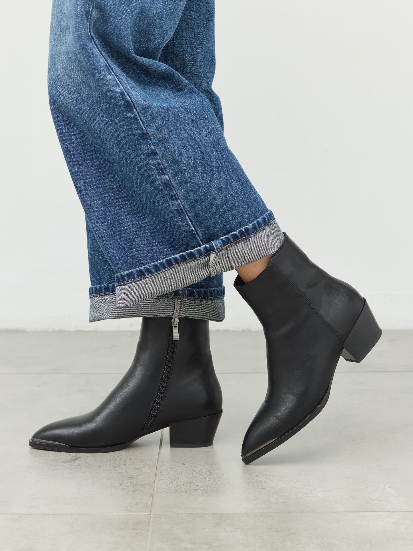 מגפוני עקב ריס | שחור