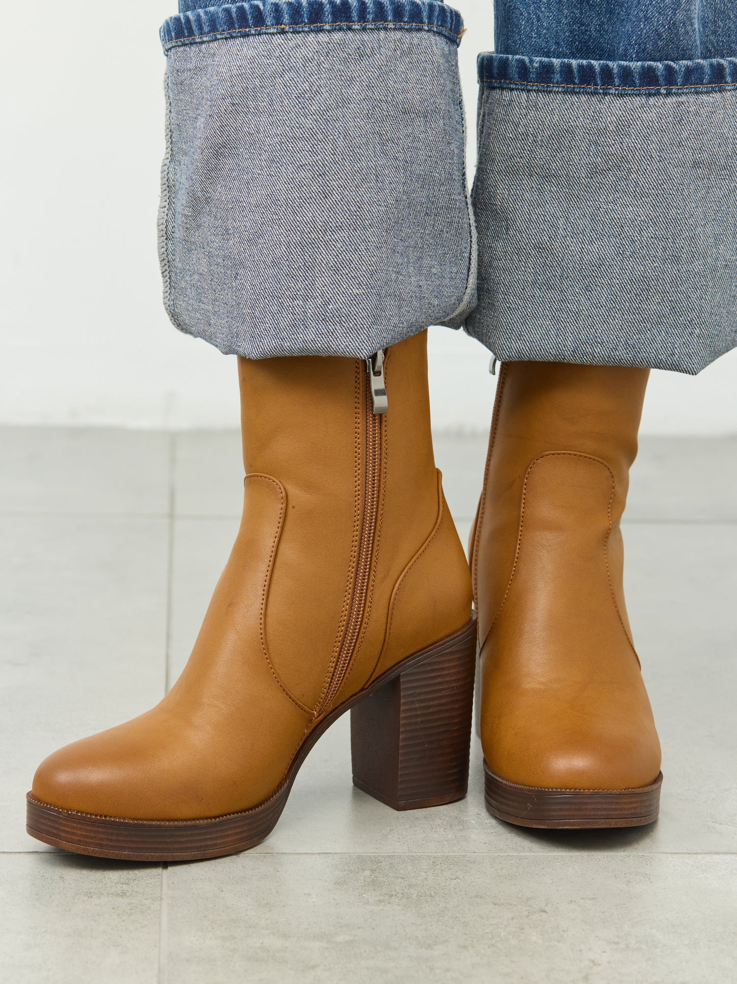 מגפוני עקב נרי | קאמל