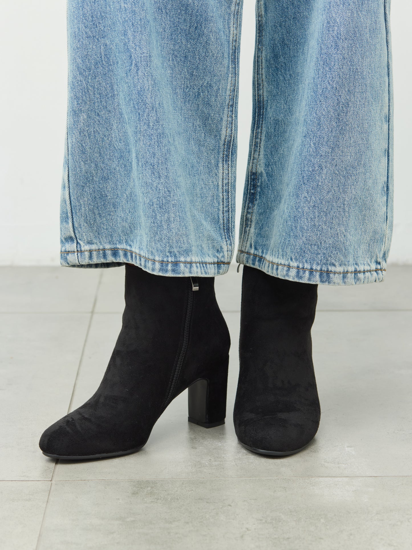 מגפוני עקב דמוי זמש אגתה | שחור