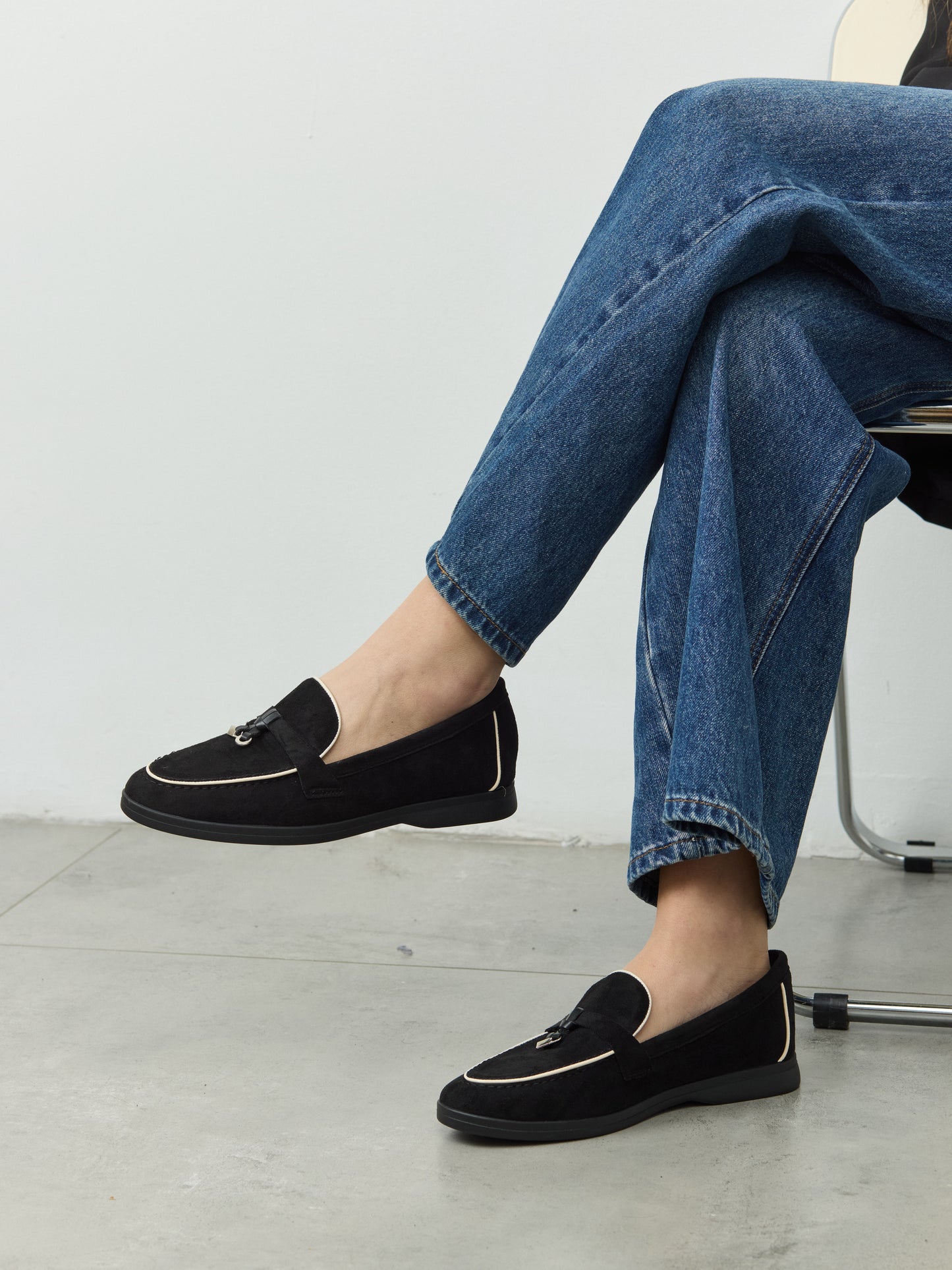 מוקסין דמוי זמש ארלו | שחור