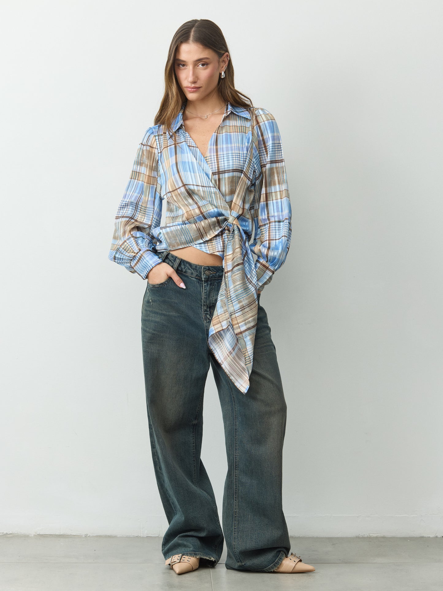 מכופתרת קשירה סקרלט | כחול