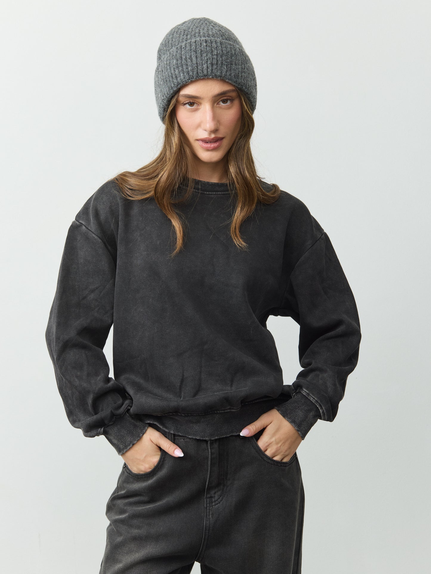 סוויטשירט בייסיק ריבר | שחור