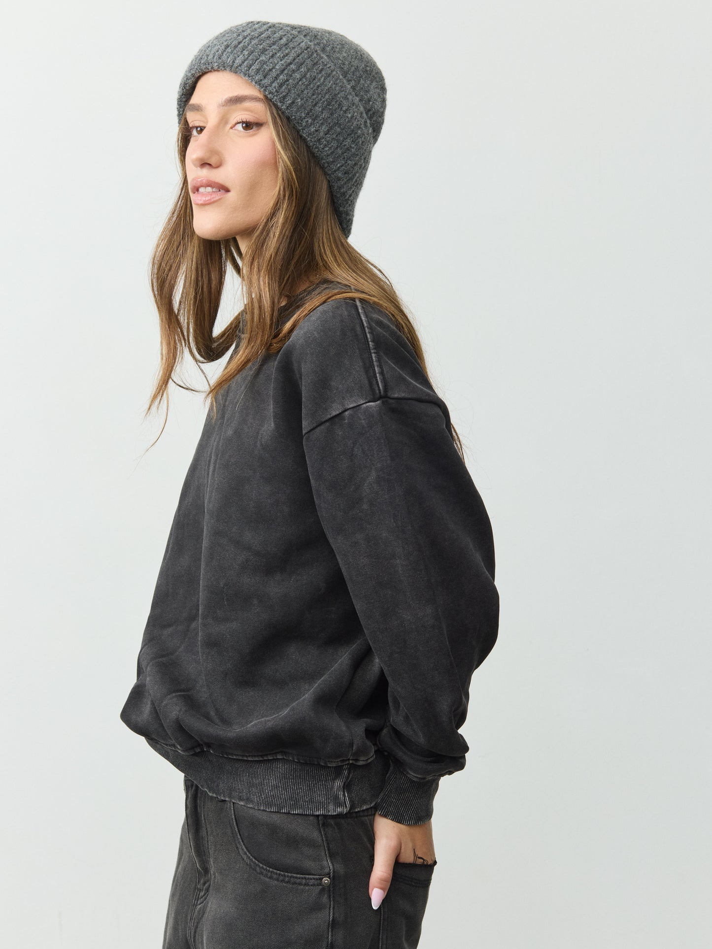 סוויטשירט בייסיק ריבר | שחור