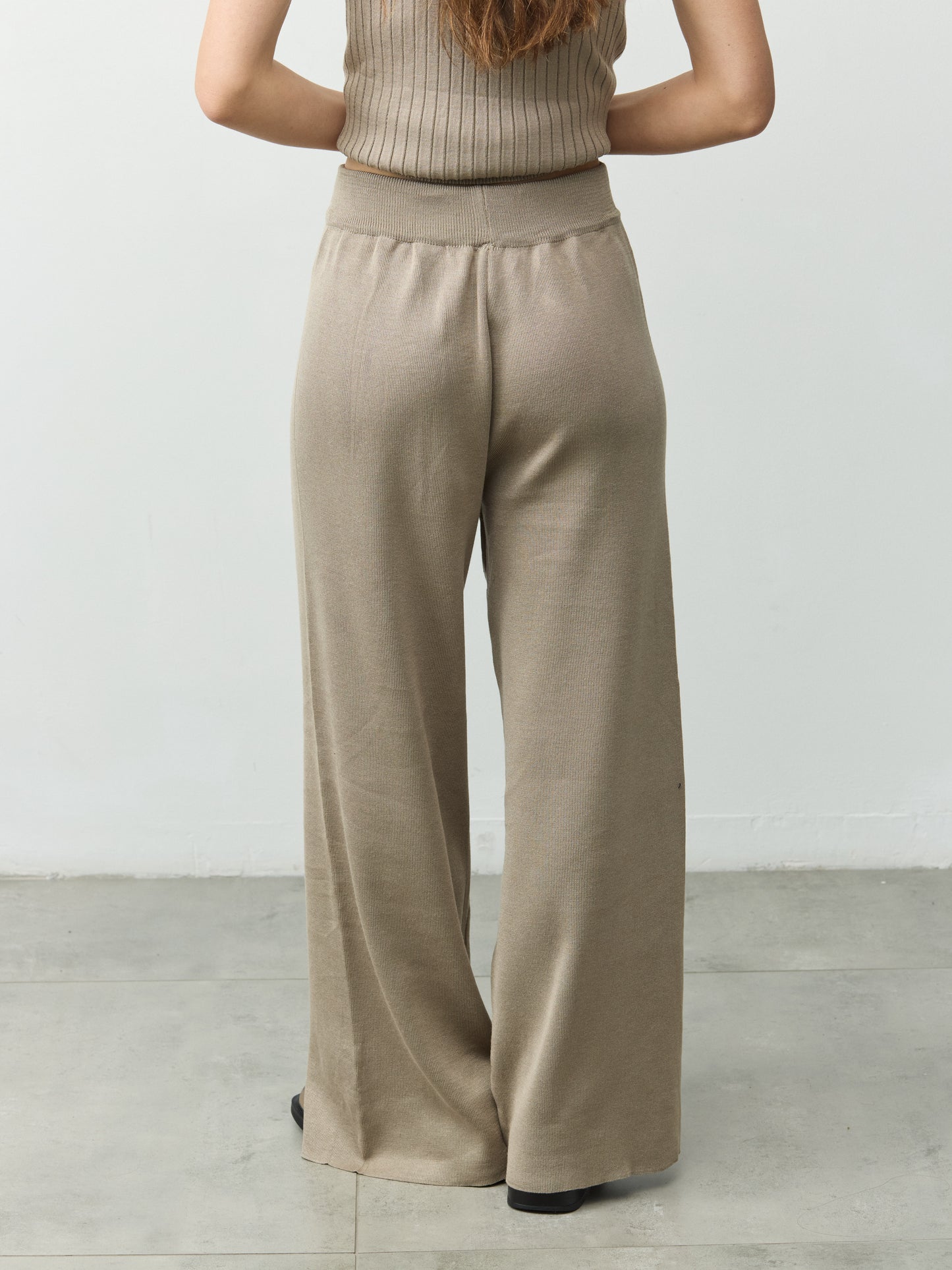 חליפת סריג ונסה | בז'