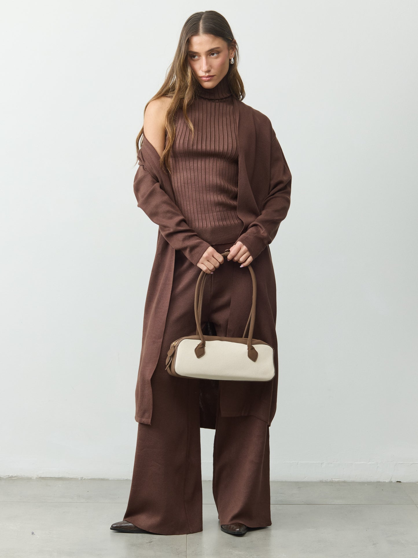 חליפת סריג ונסה | חום