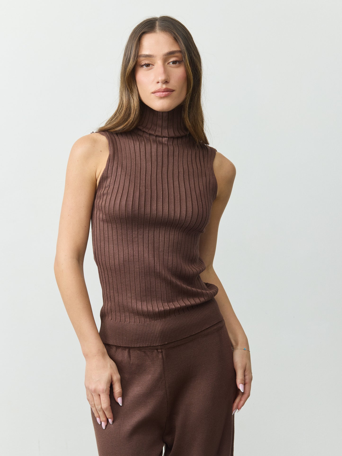 חליפת סריג ונסה | חום