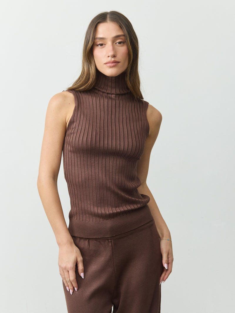 חליפת סריג ונסה | חום