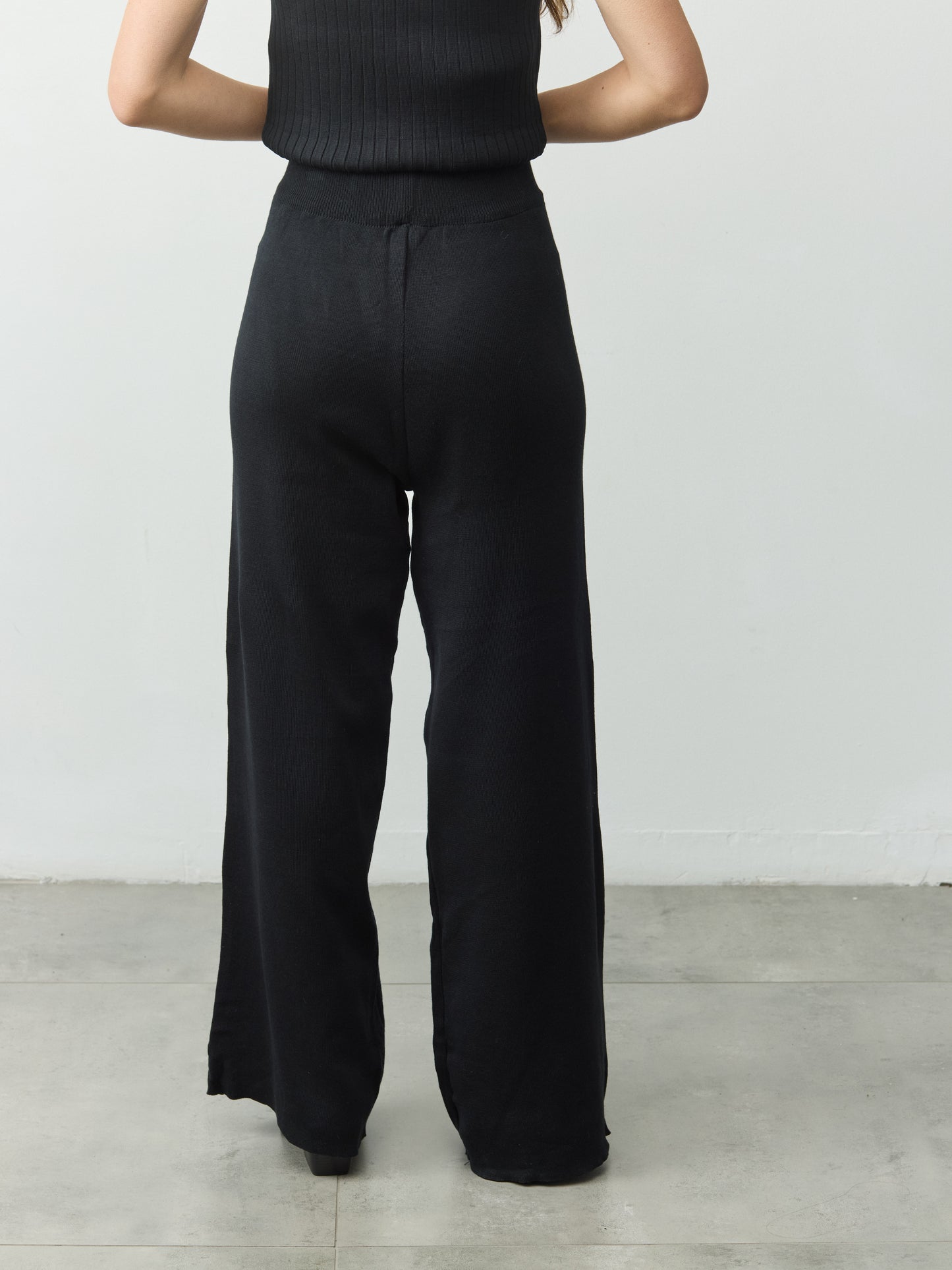 חליפת סריג ונסה | שחור