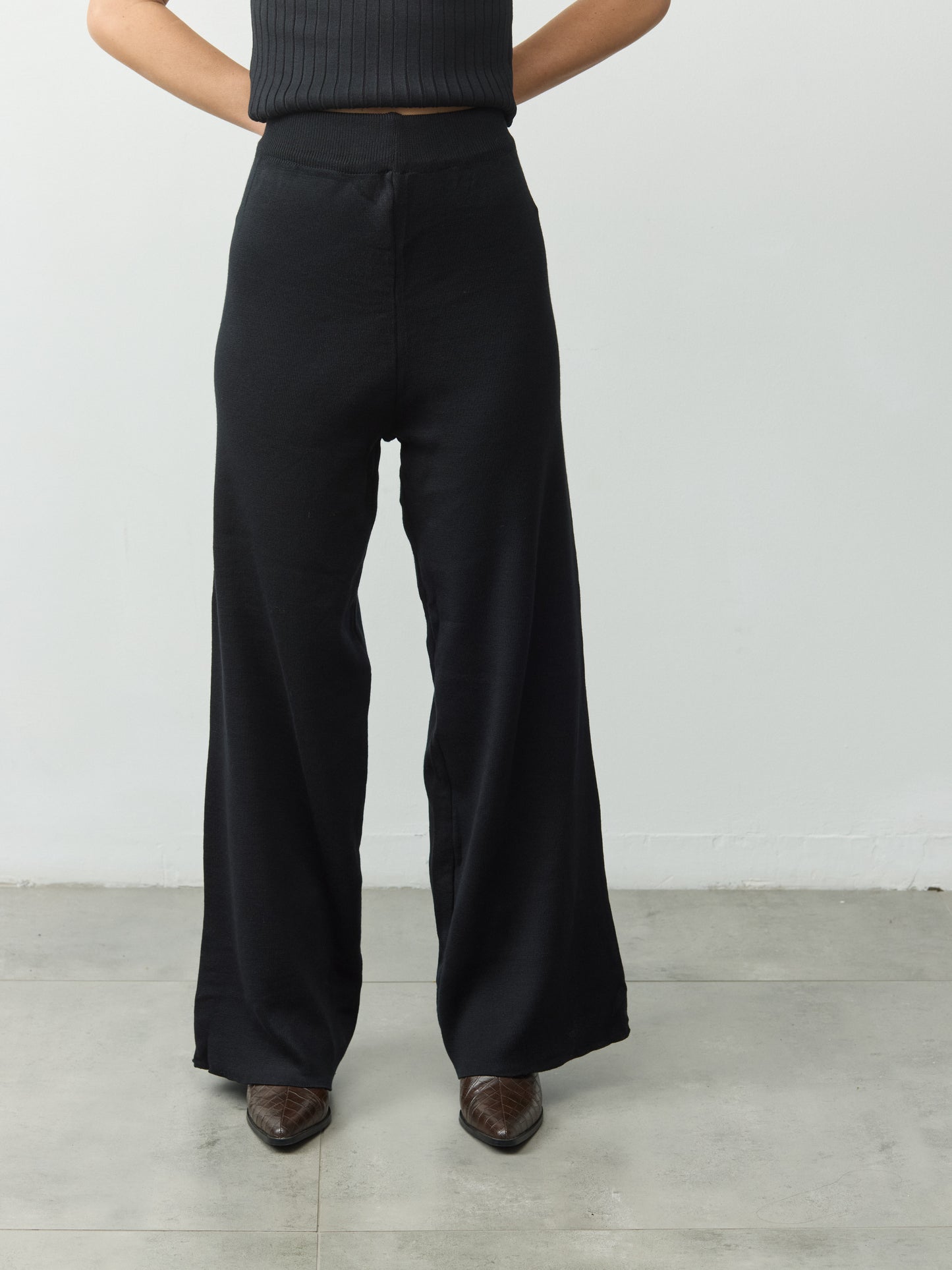 חליפת סריג ונסה | שחור