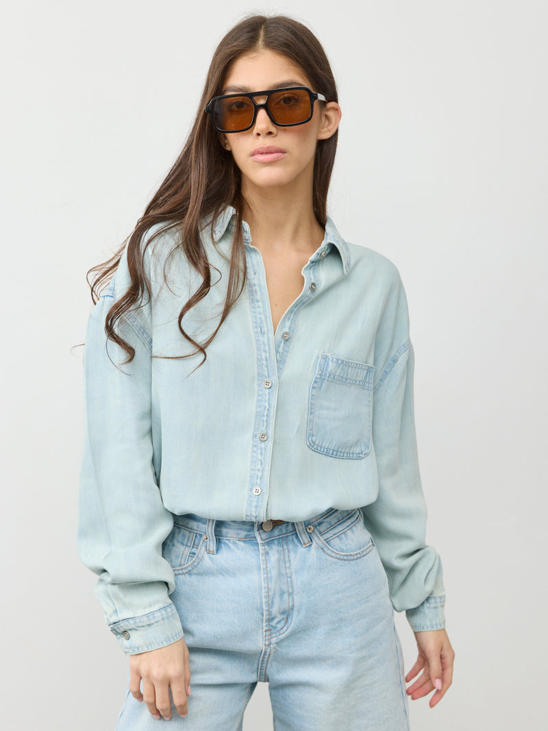 חולצת ג'ינס מכופתרת קרול | תכלת