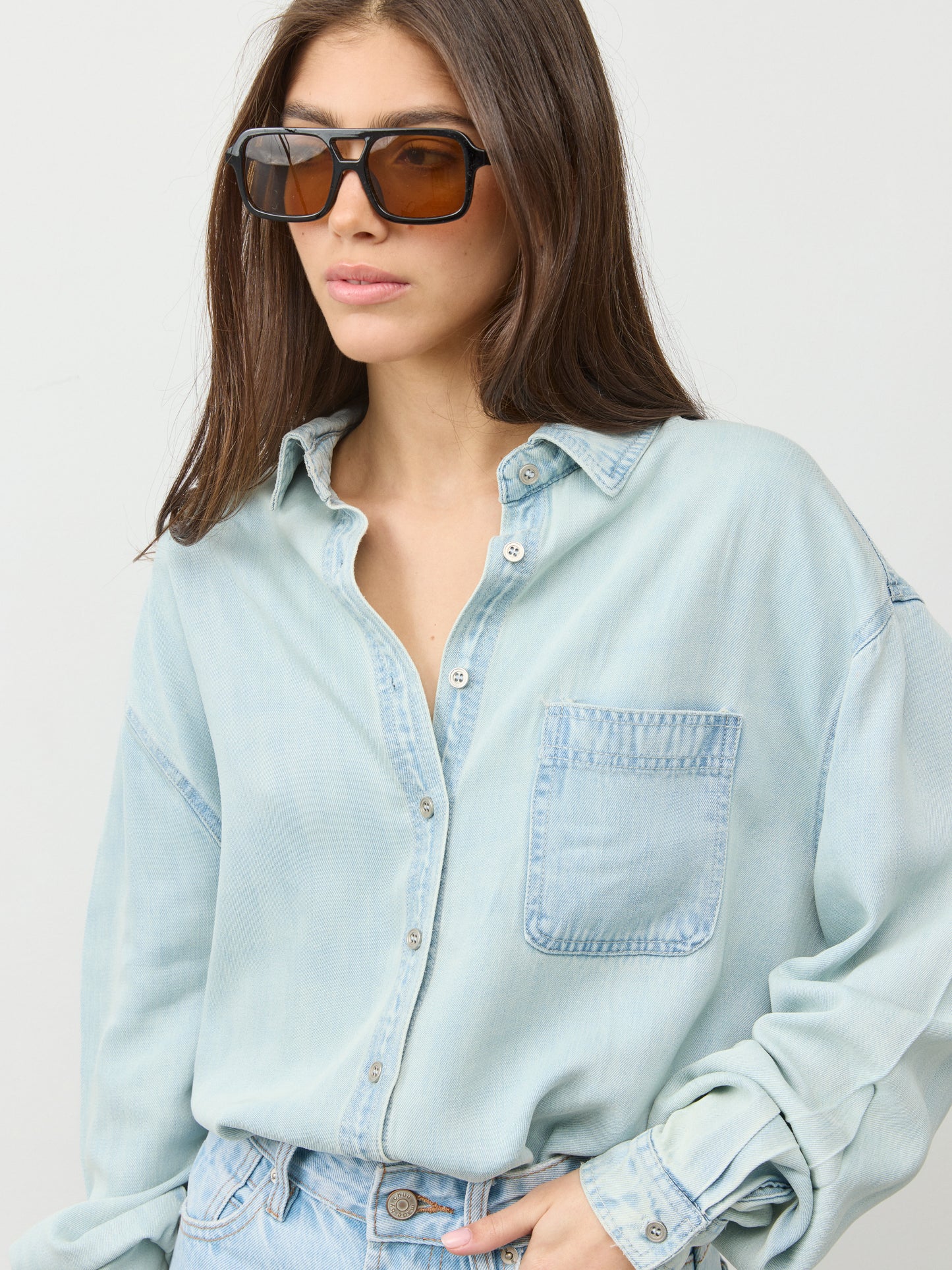 חולצת ג'ינס מכופתרת קרול | תכלת