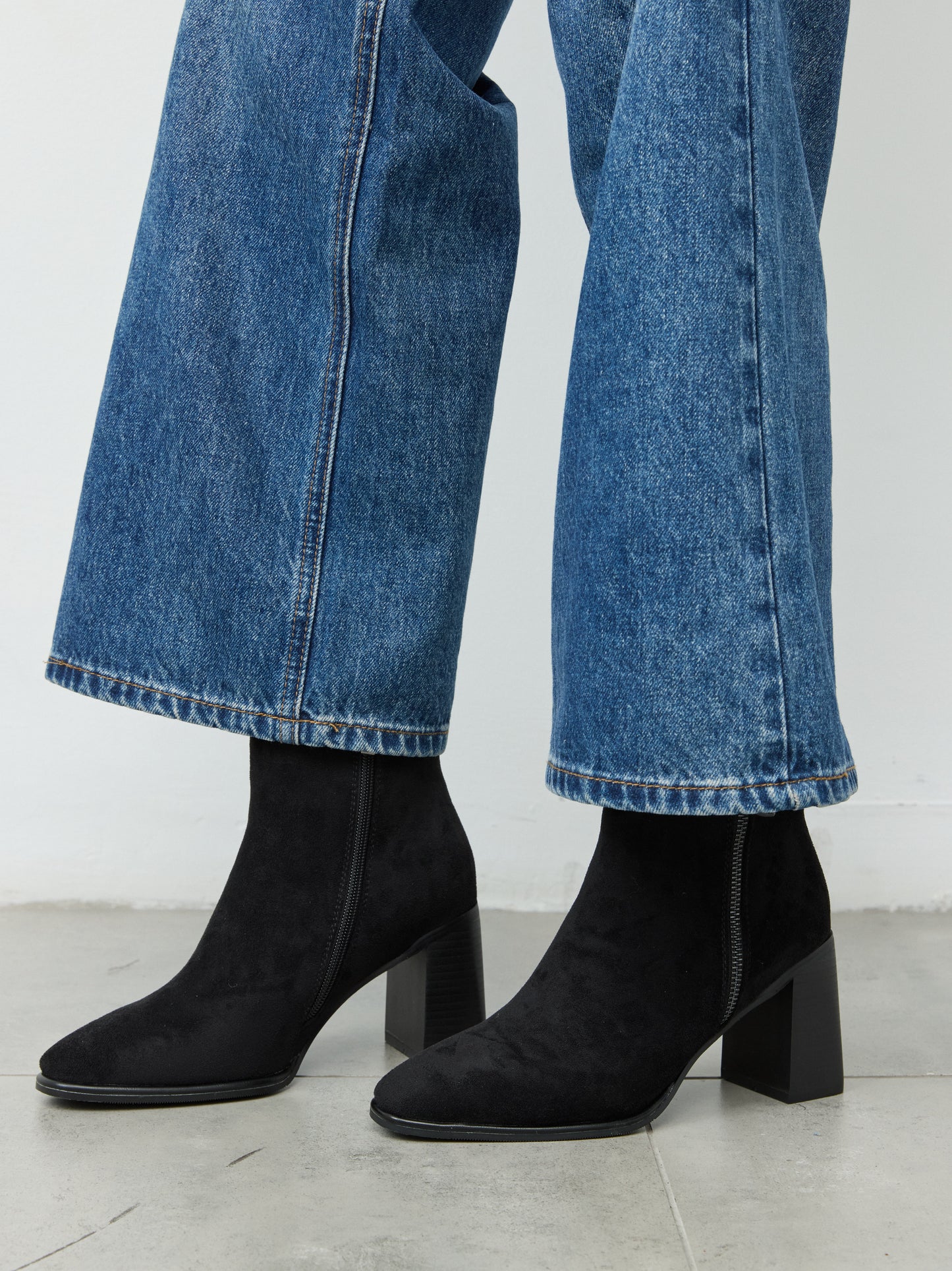 מגפוני עקב דמוי זמש וולטר | שחור